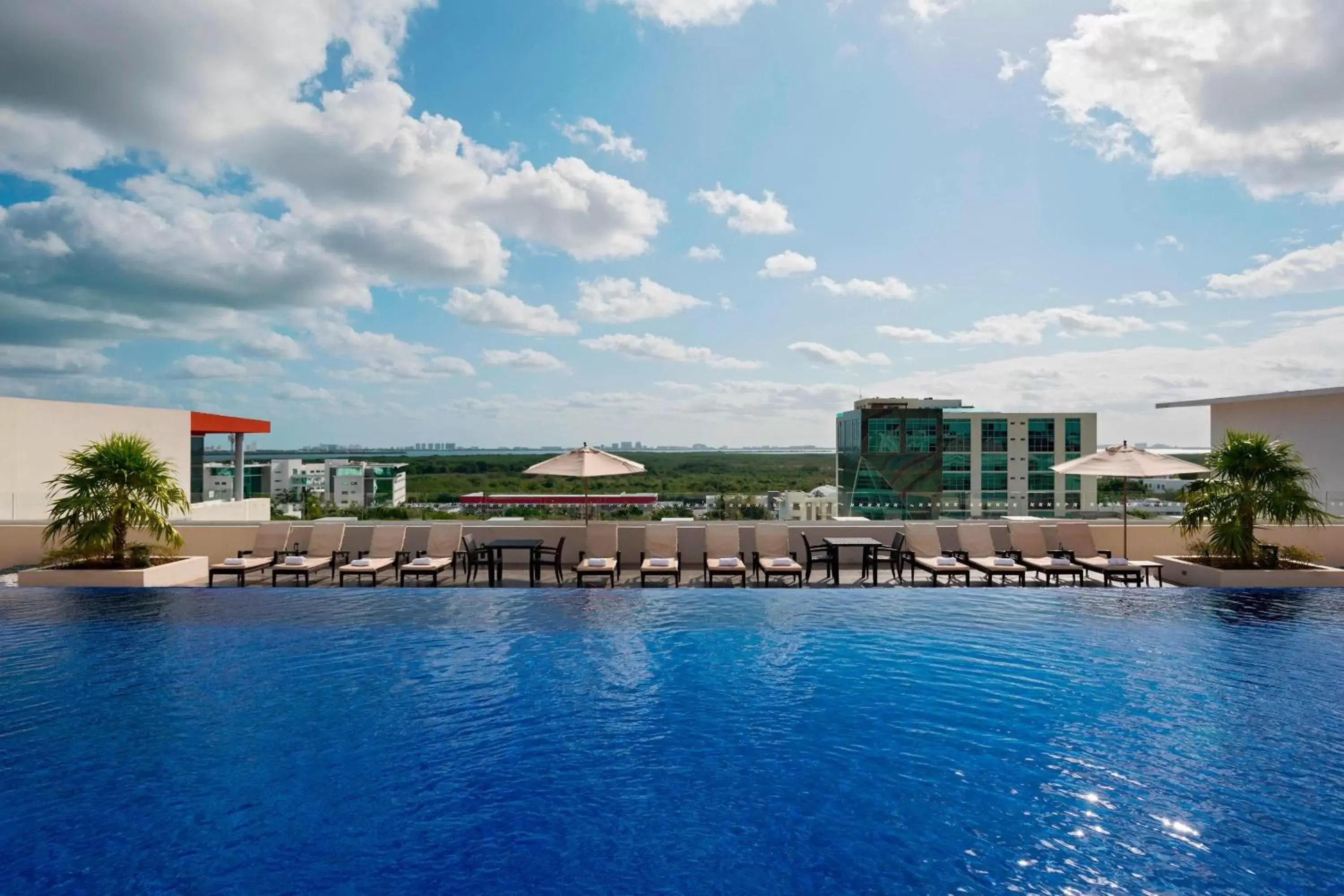 Fitness centre/facilities, Swimming Pool in Four Points by Sheraton Cancun Centro