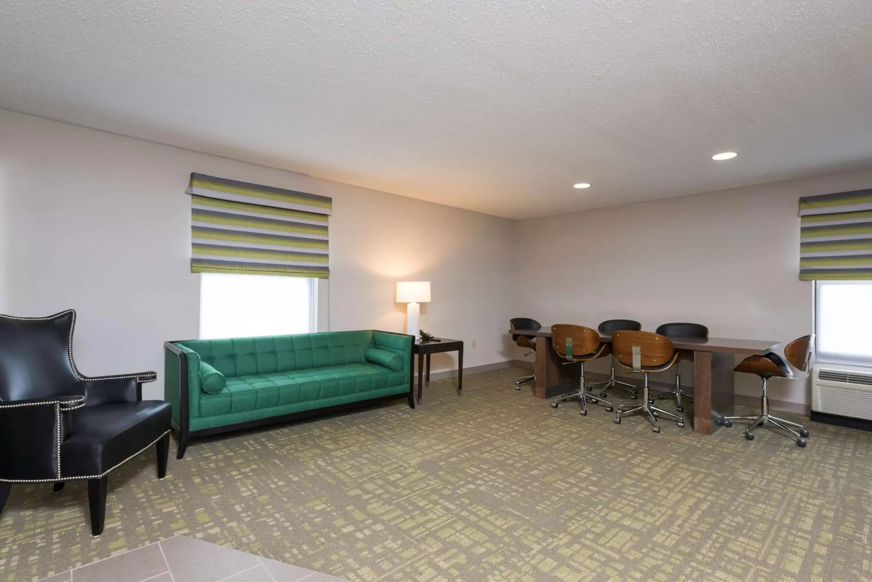 Living room, Seating Area in Hampton Inn & Suites East Lansing