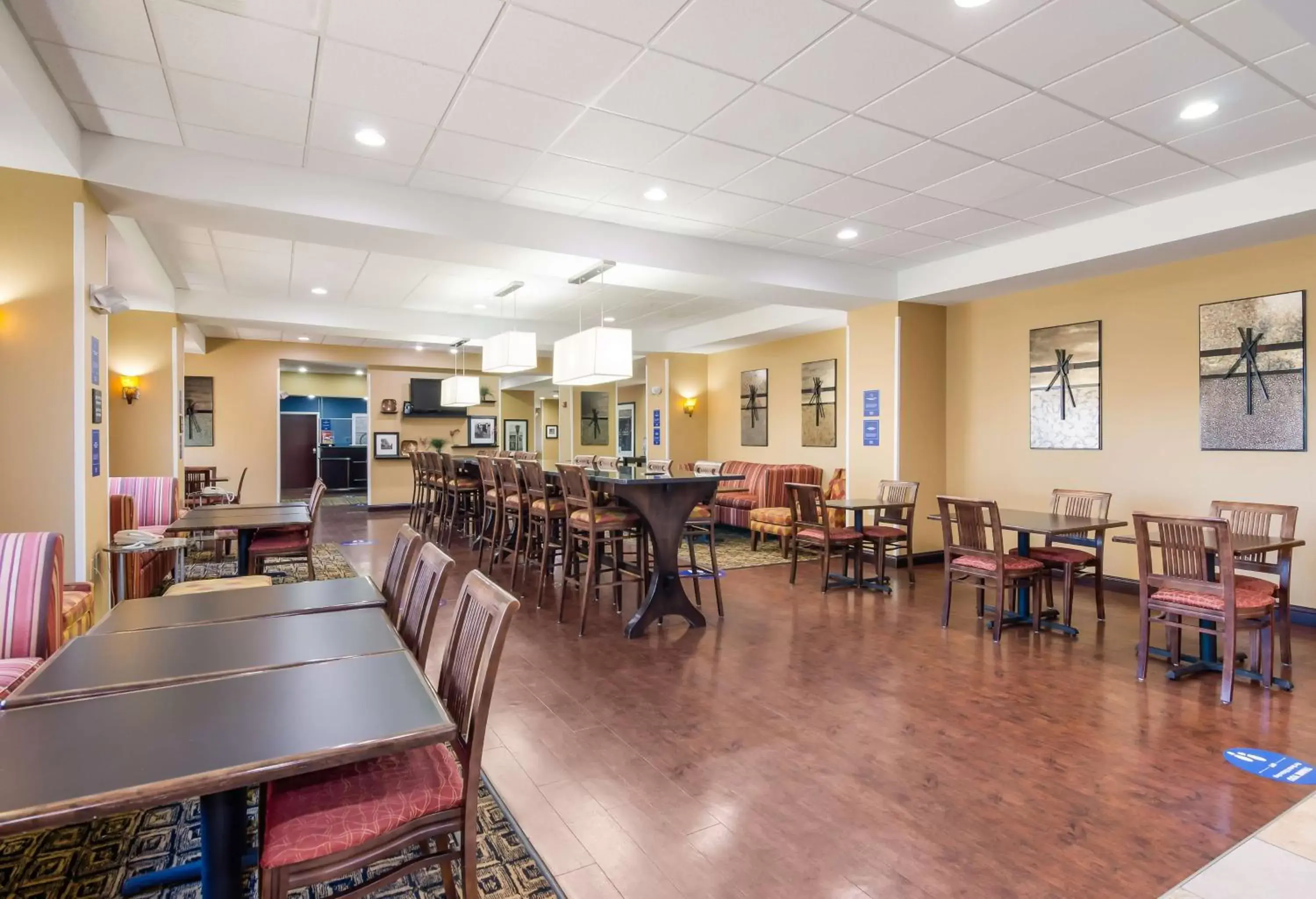 Breakfast, Restaurant/Places to Eat in Hampton Inn Galax