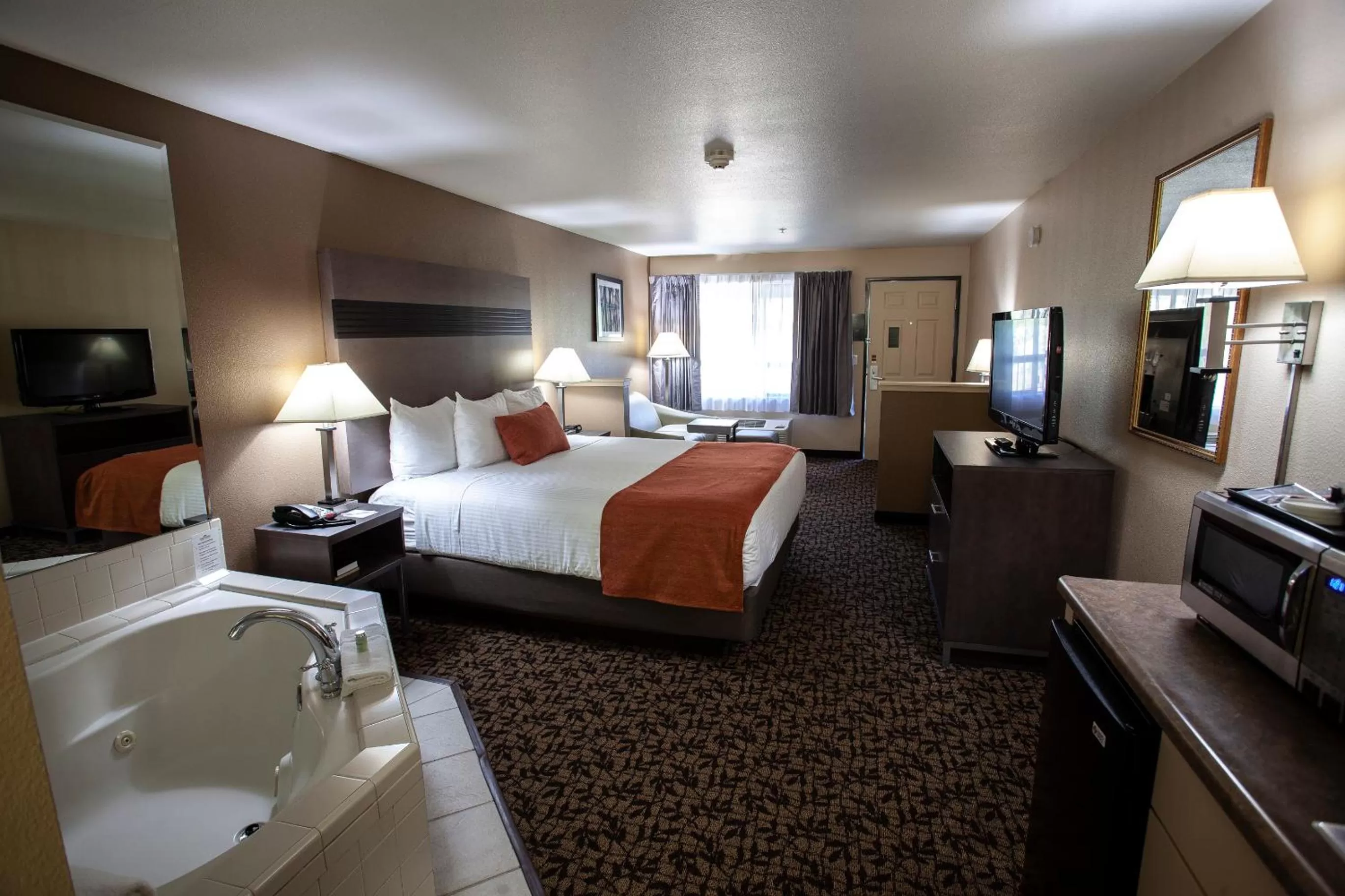 Bed in Hawthorn Suites by Wyndham Napa Valley