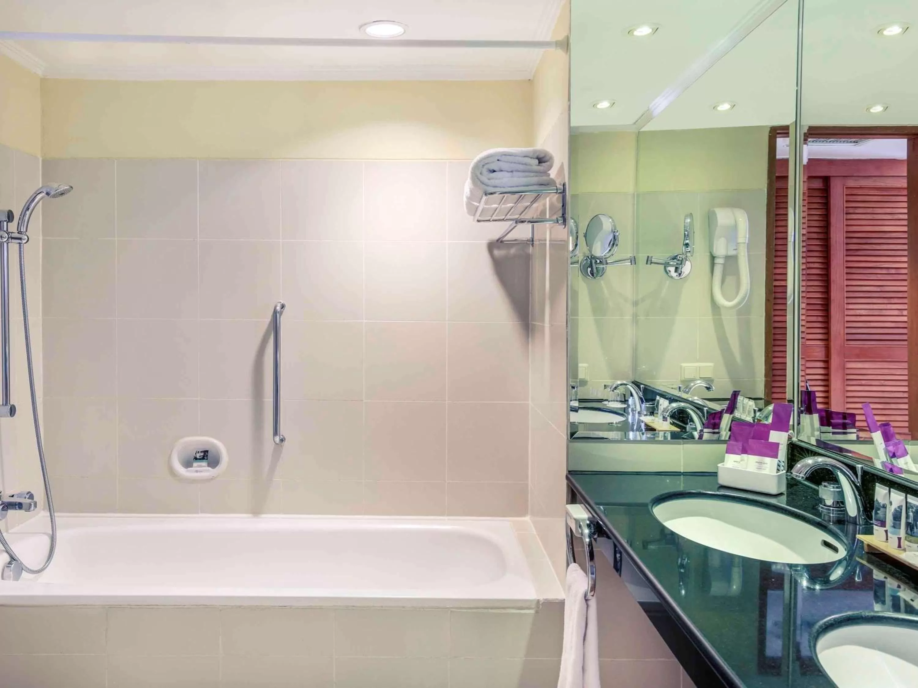 Fitness centre/facilities in Mercure Jakarta Kota