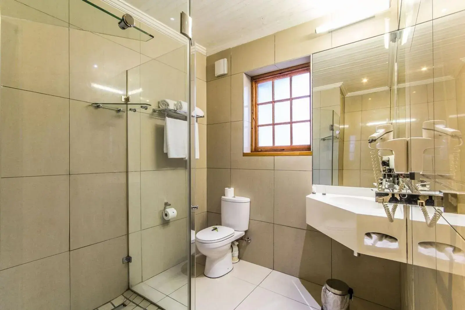 Bathroom in Lemoenkloof Guesthouse