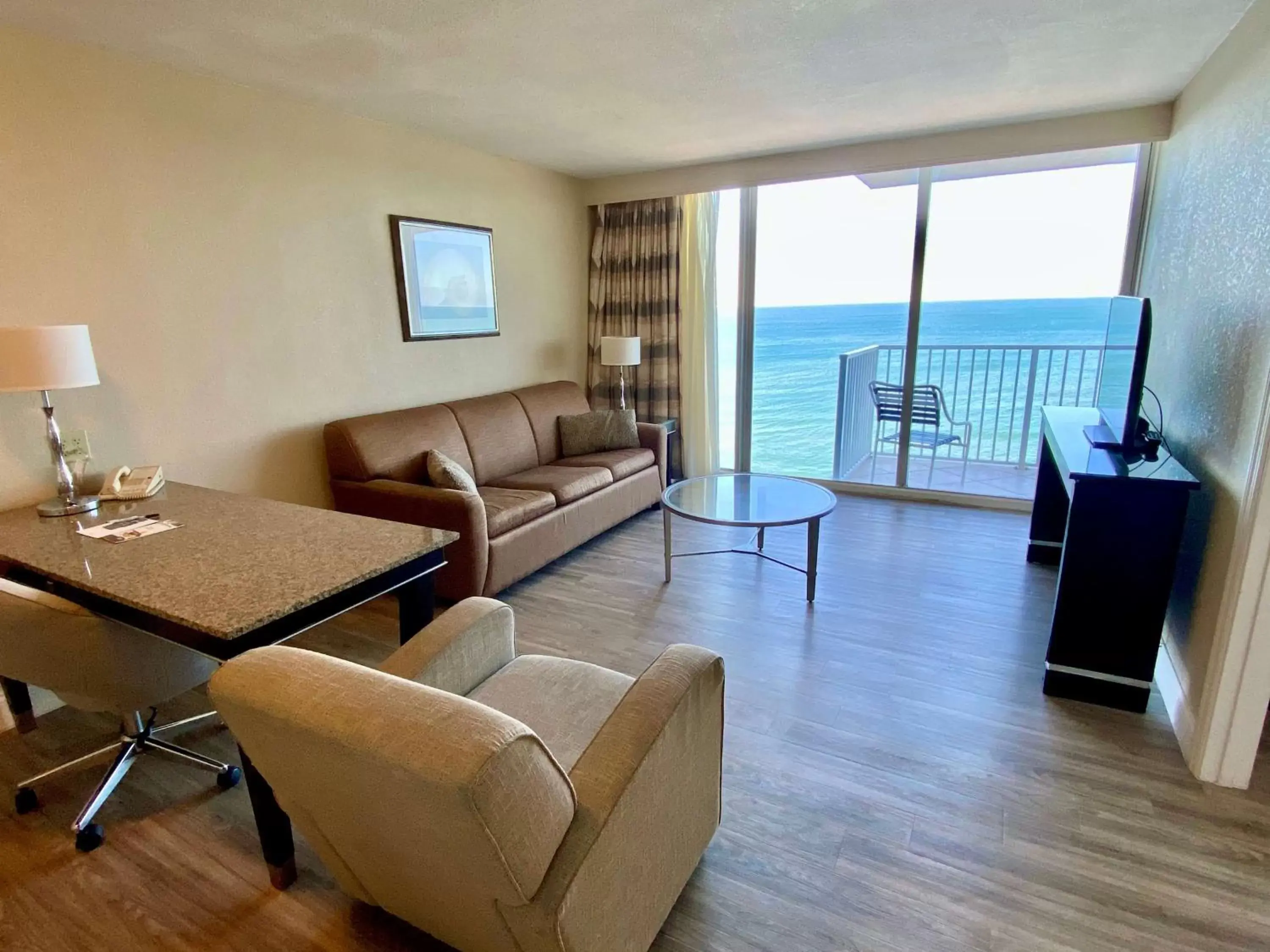 Living room, Seating Area in Radisson Suite Hotel Oceanfront