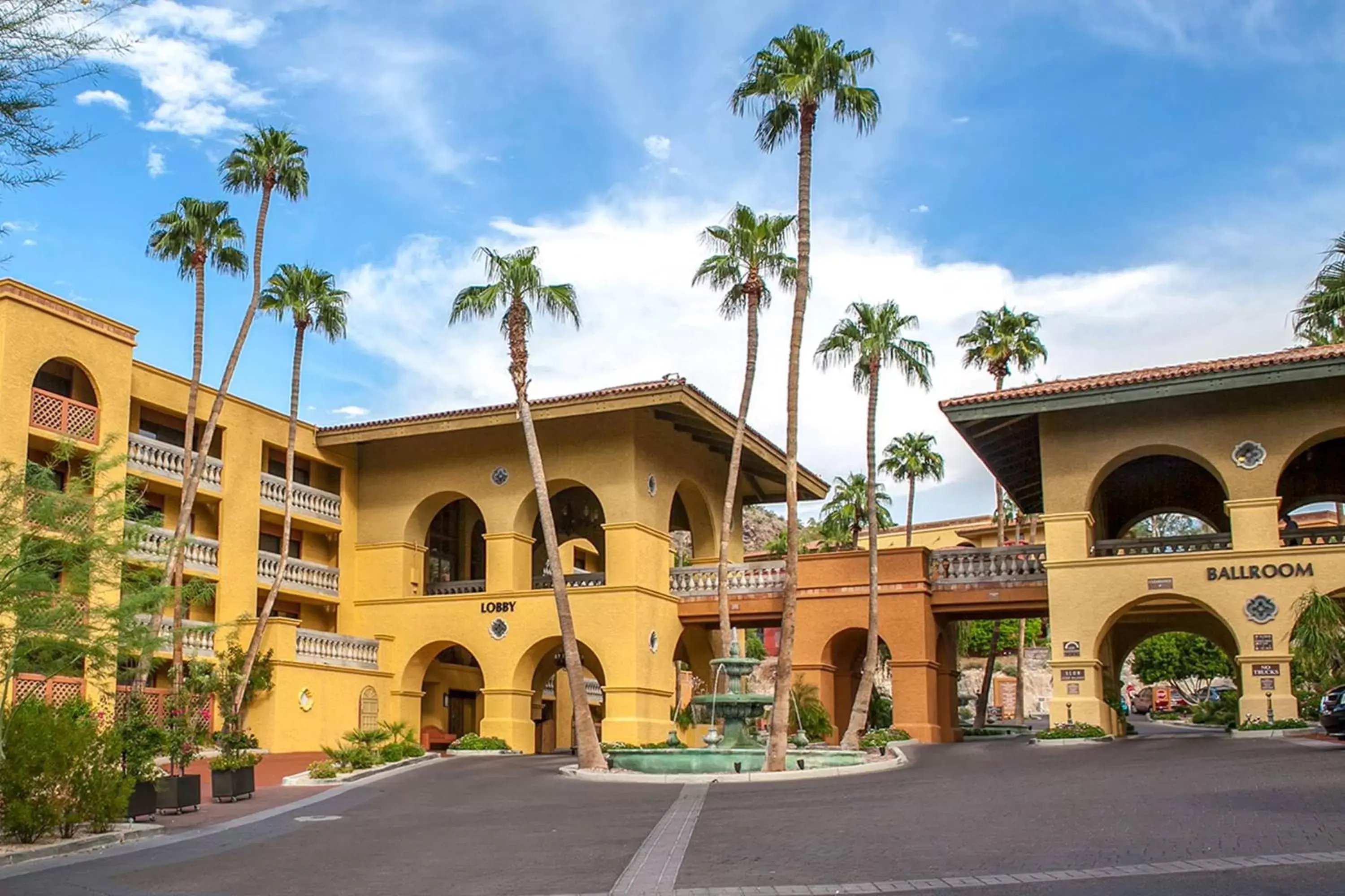 Property Building in Hilton Phoenix Tapatio Cliffs Resort