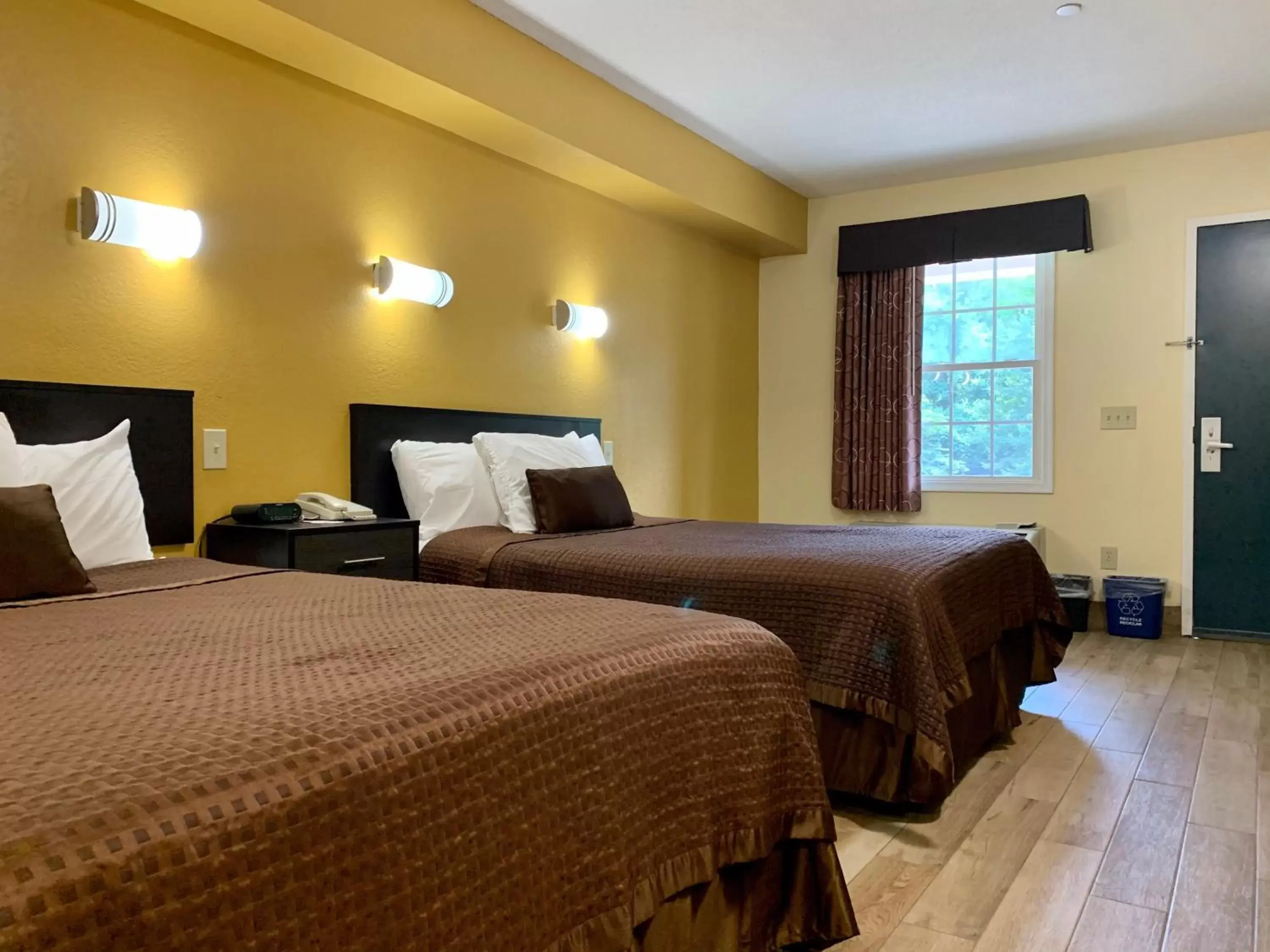Bed in Executive Inn & Suites Upper Marlboro