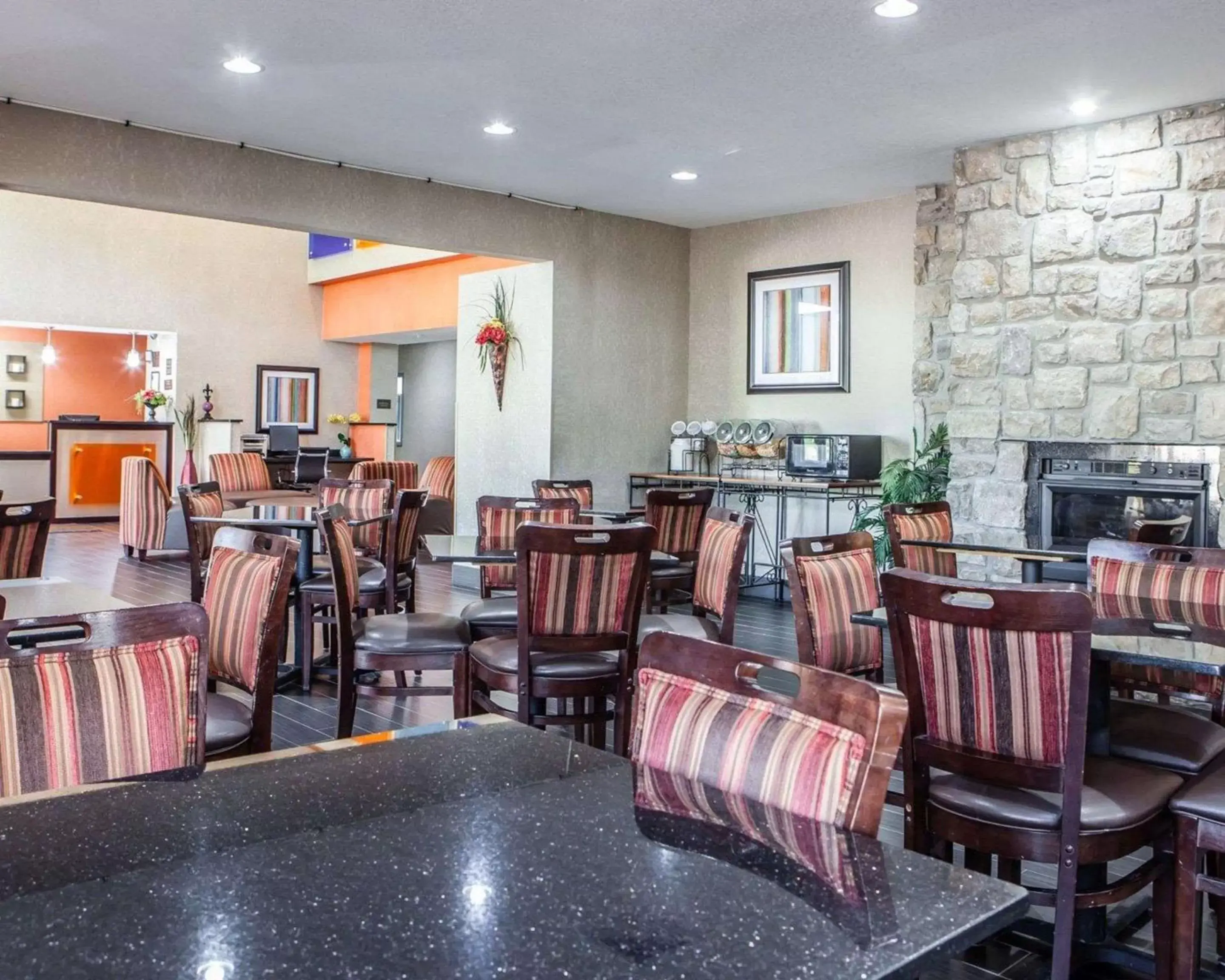 Restaurant/Places to Eat in Comfort Inn Lees Summit