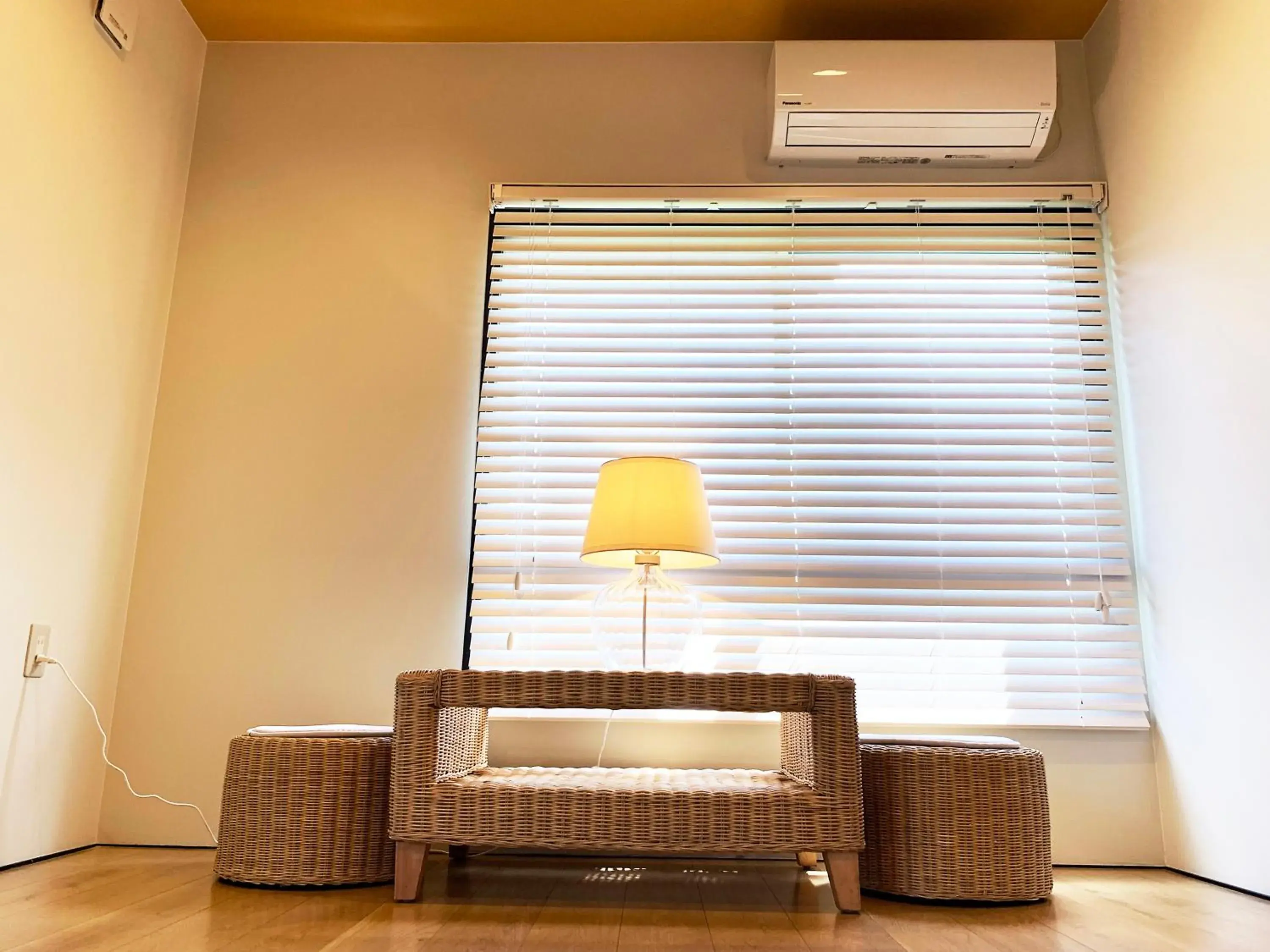 Bedroom, Seating Area in Cactus Inn