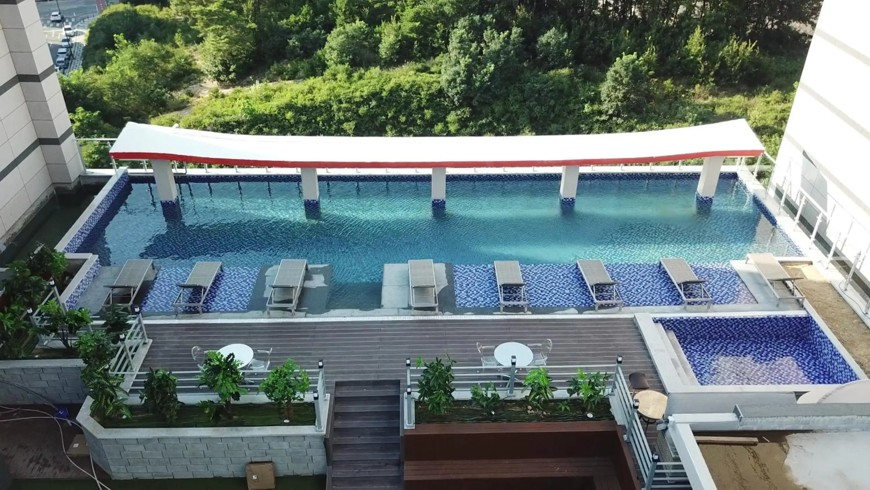 Property building, Pool View in CM Park Hotel