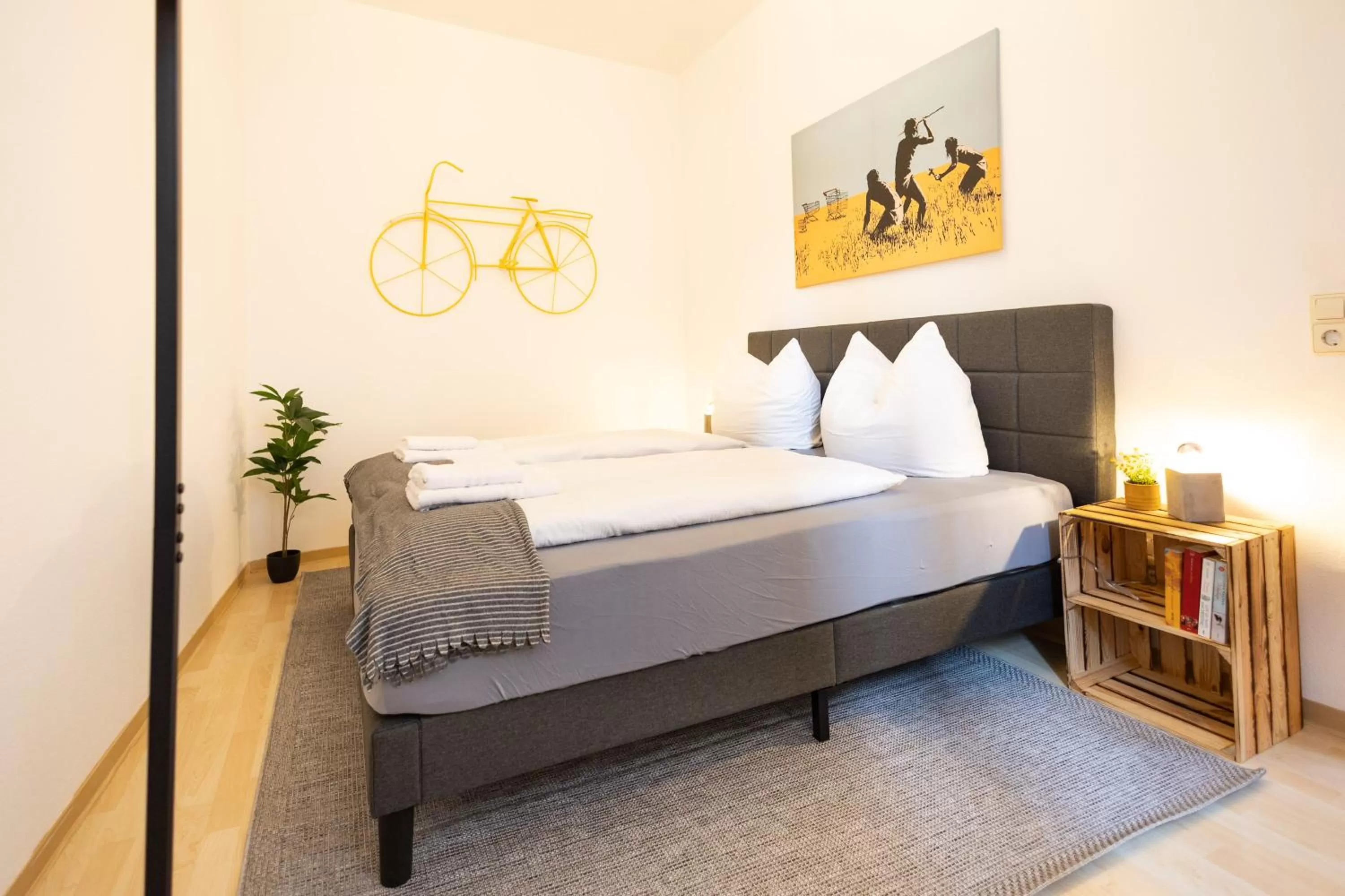 Bed in Apartments an der Oper - Innenstadt - Zentral - Küche - Wifi - Powered by Ko-Living