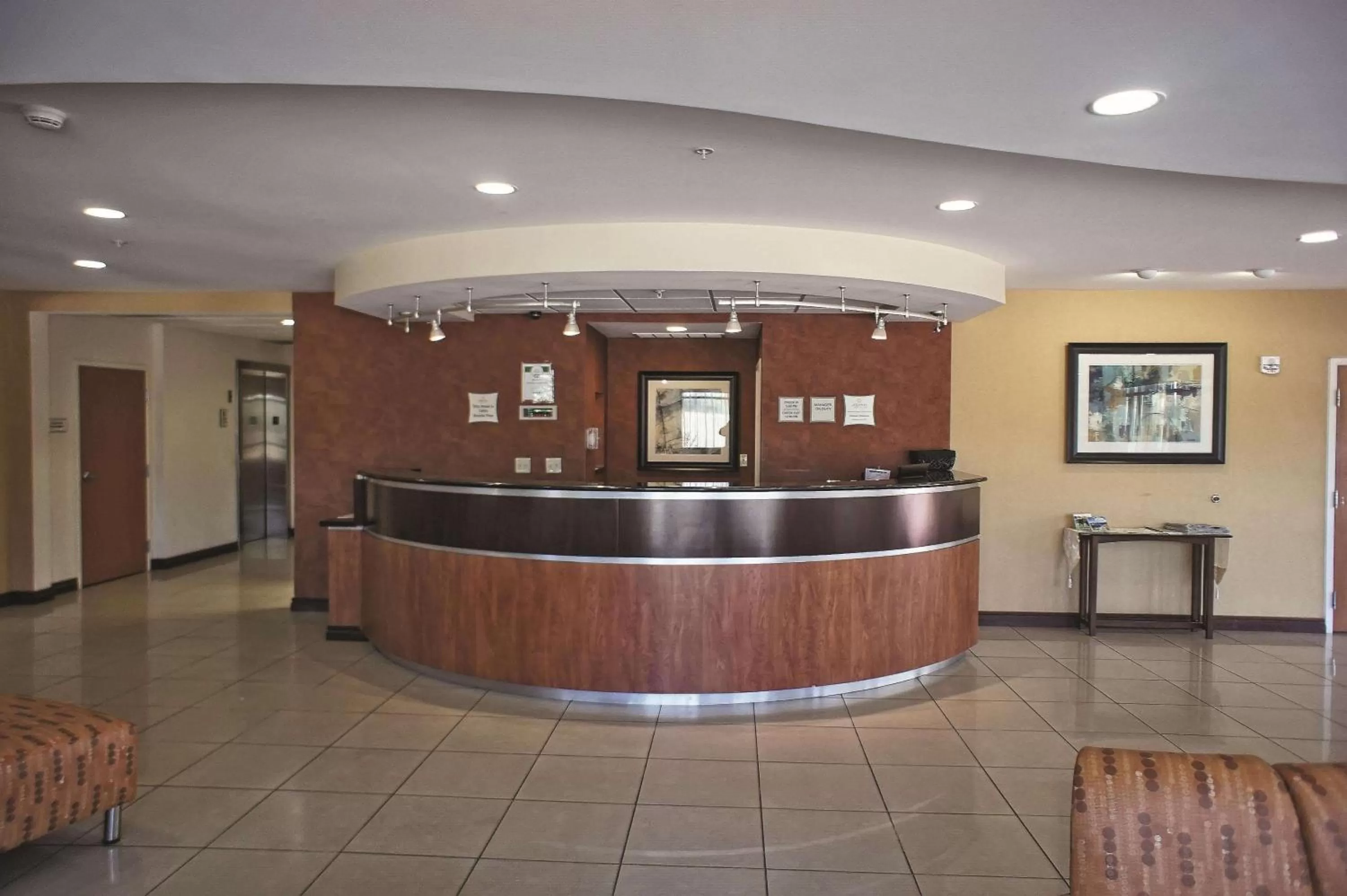 Lobby or reception in La Quinta by Wyndham Edmond