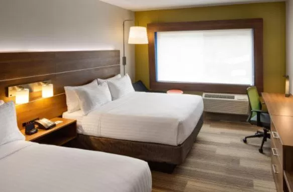 Bed in Holiday Inn Express & Suites Woodland Hills by IHG