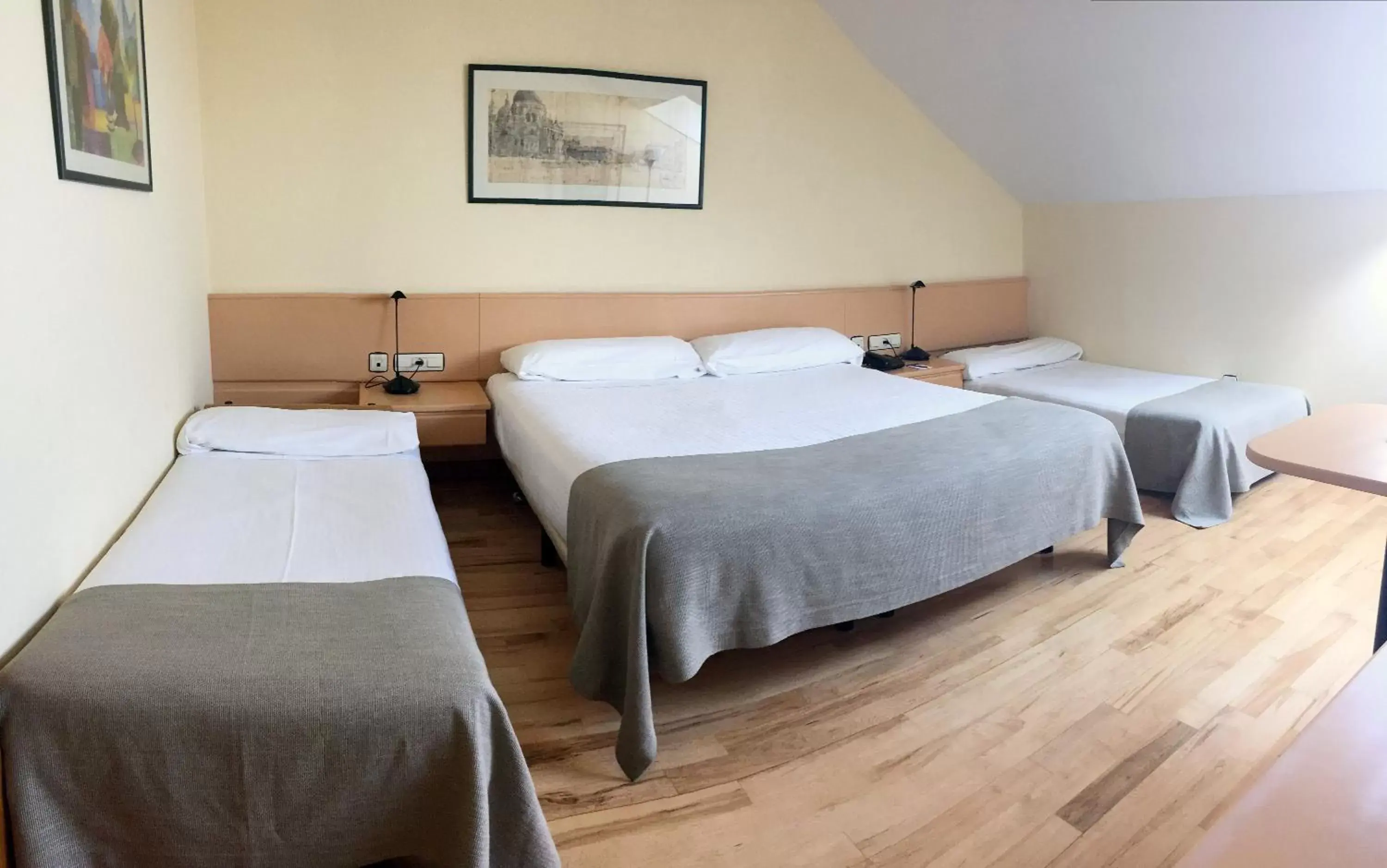 Photo of the whole room, Bed in Parquesur