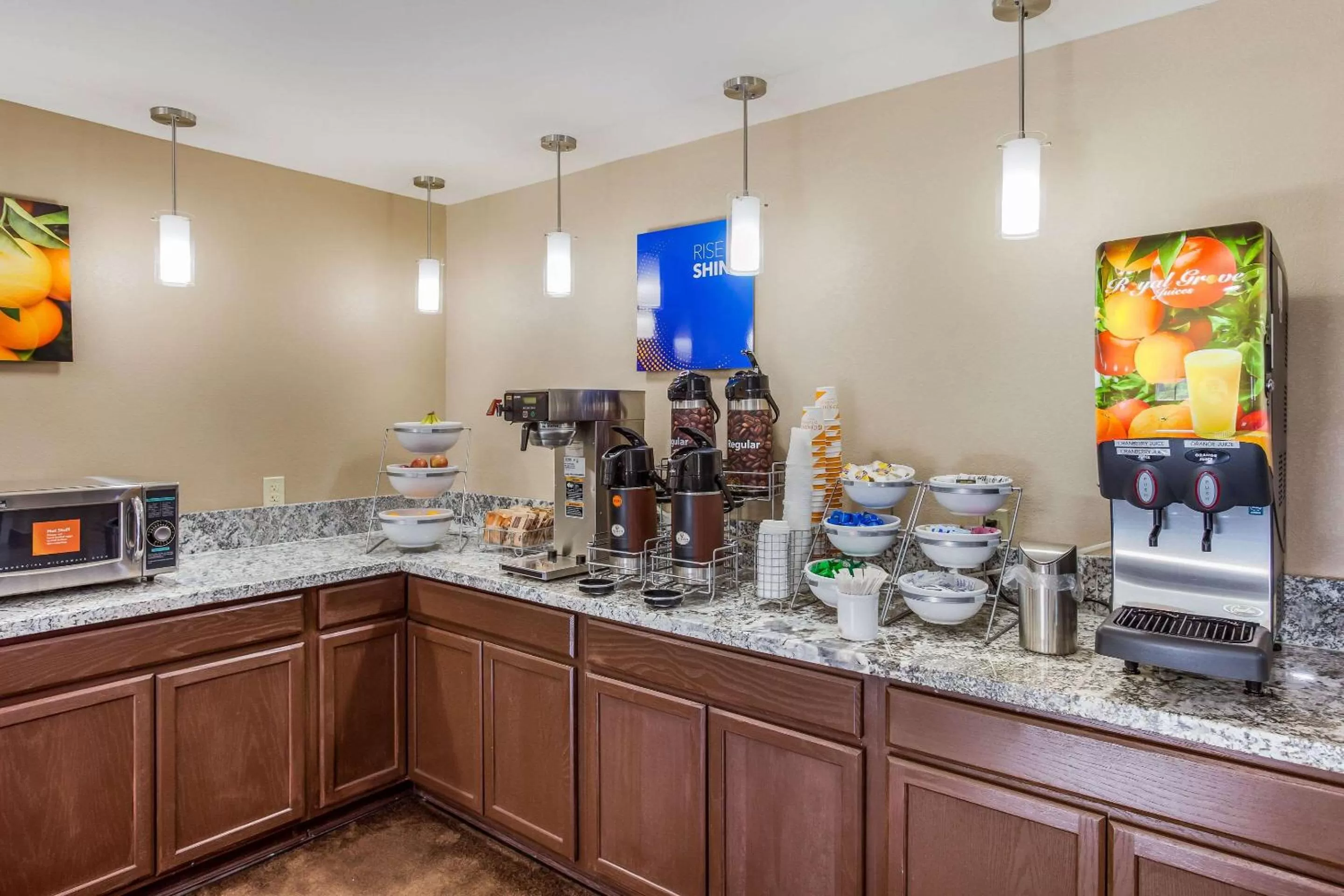 Restaurant/places to eat in Comfort Inn Charleston South