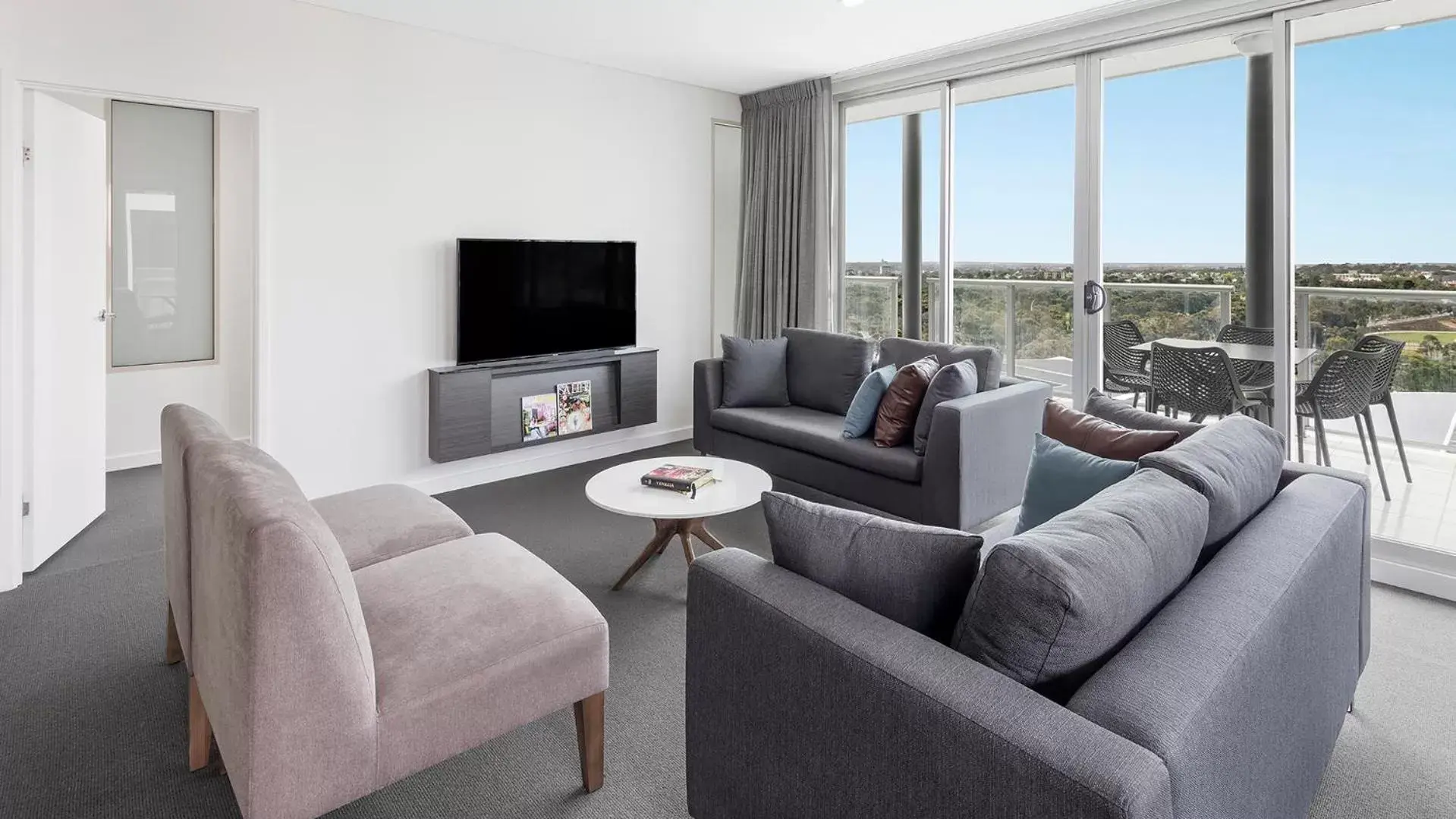 Living room, Seating Area in Oaks Adelaide Embassy Suites