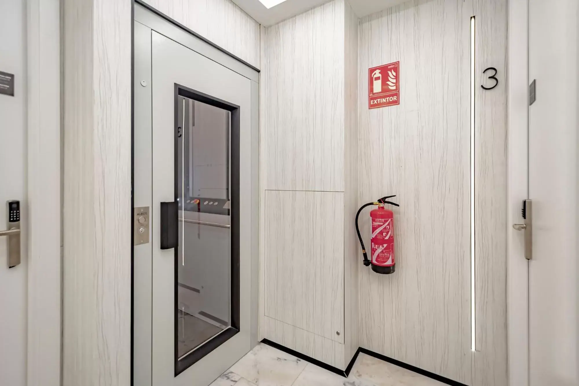 elevator in dobohomes - Montesa 20 Apartamentos