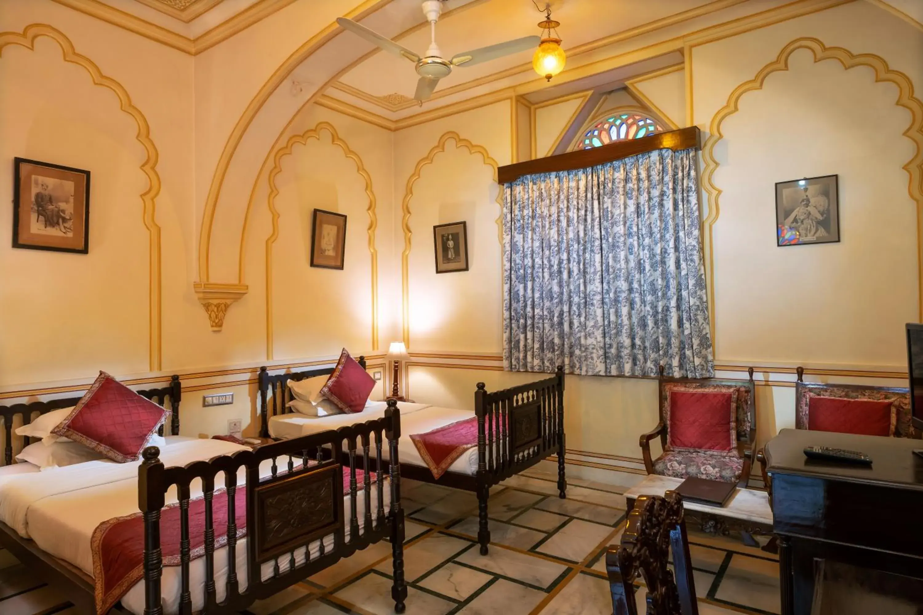 Bed, Restaurant/Places to Eat in Hotel Narain Niwas Palace