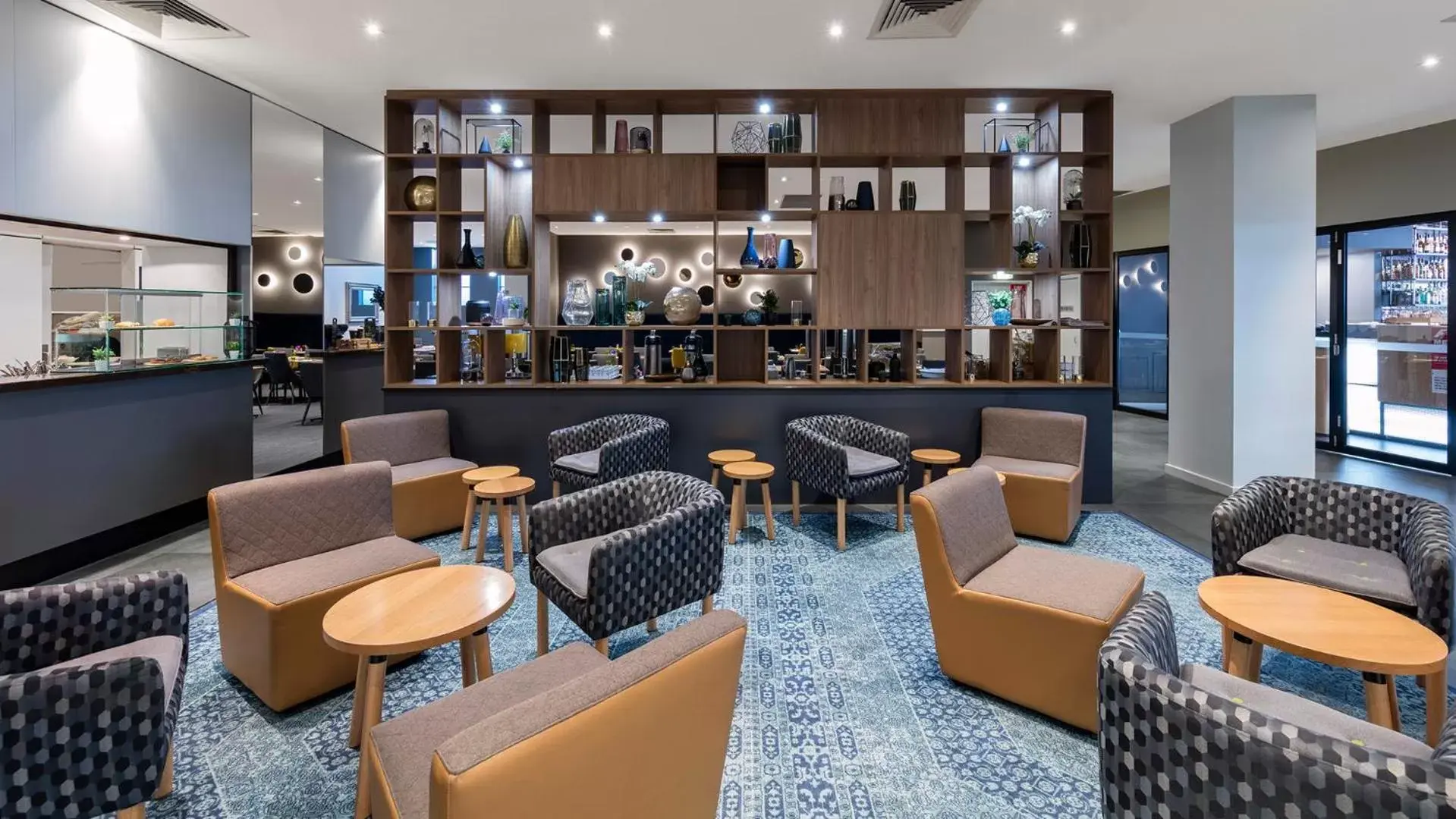 Lobby or reception, Lounge/Bar in Oaks Melbourne on Market Hotel