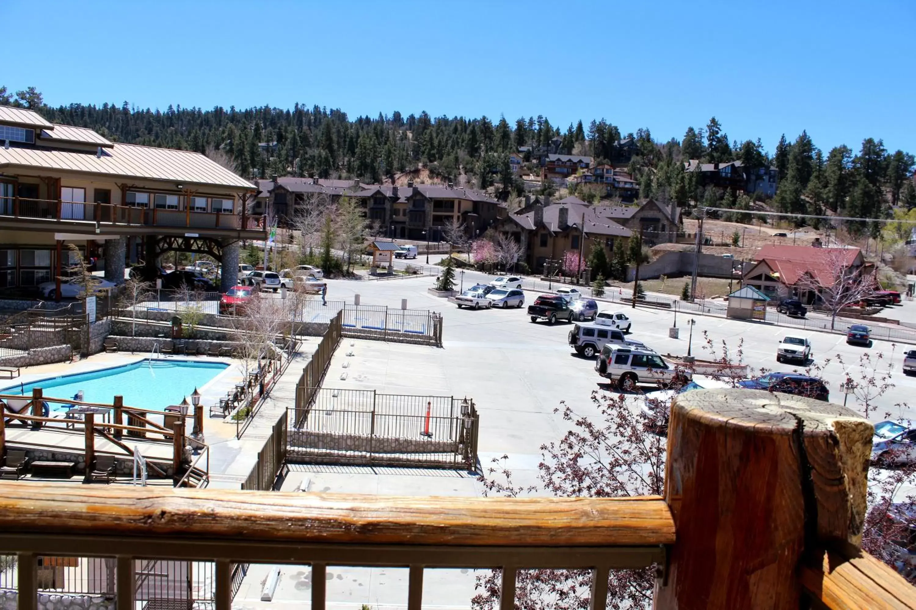Photo of the whole room, Pool View in Holiday Inn Resort The Lodge at Big Bear Lake, an IHG Hotel