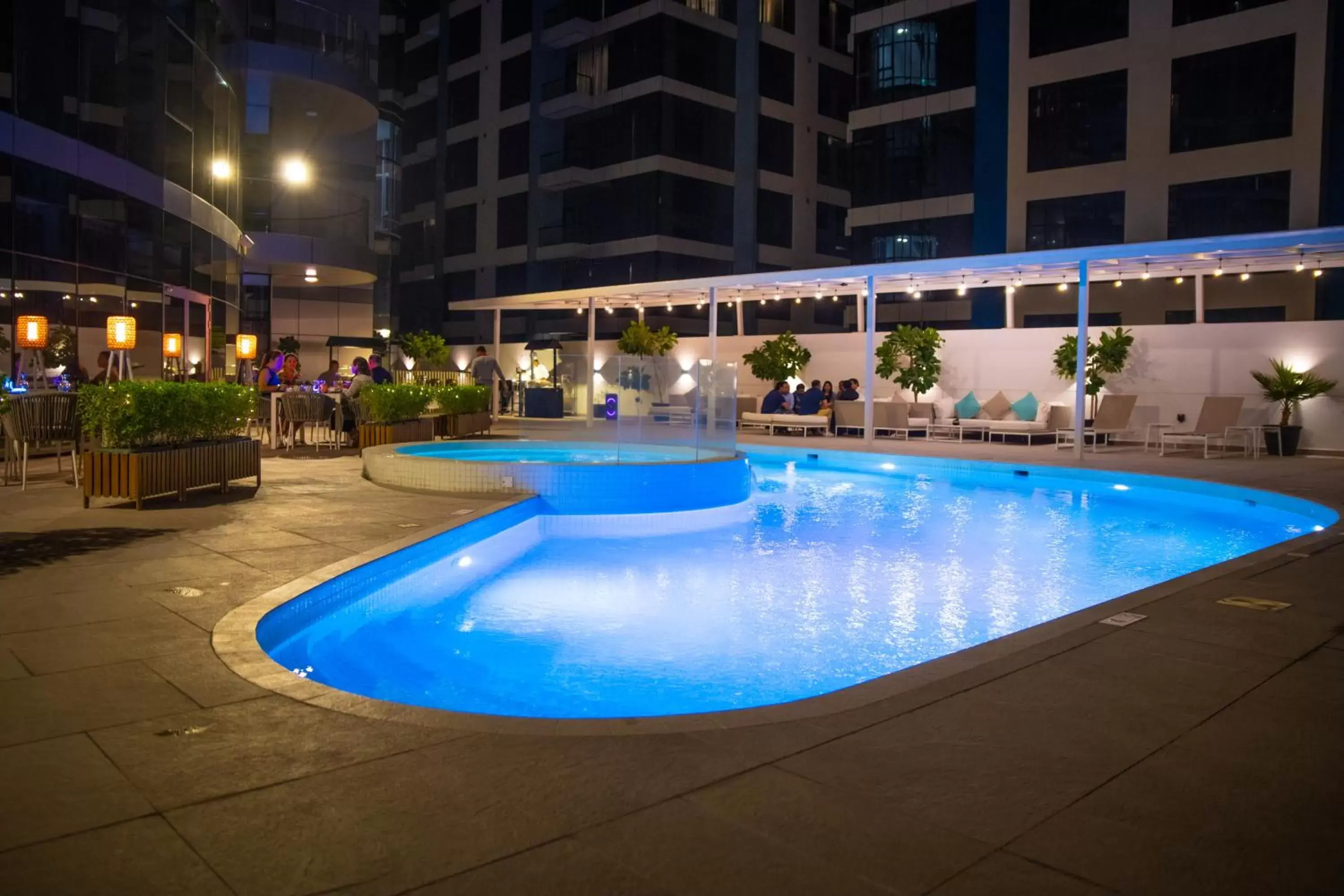 Swimming pool in Swiss-Belresidences Juffair Swimming pool in Swiss-Belresidences Juffair