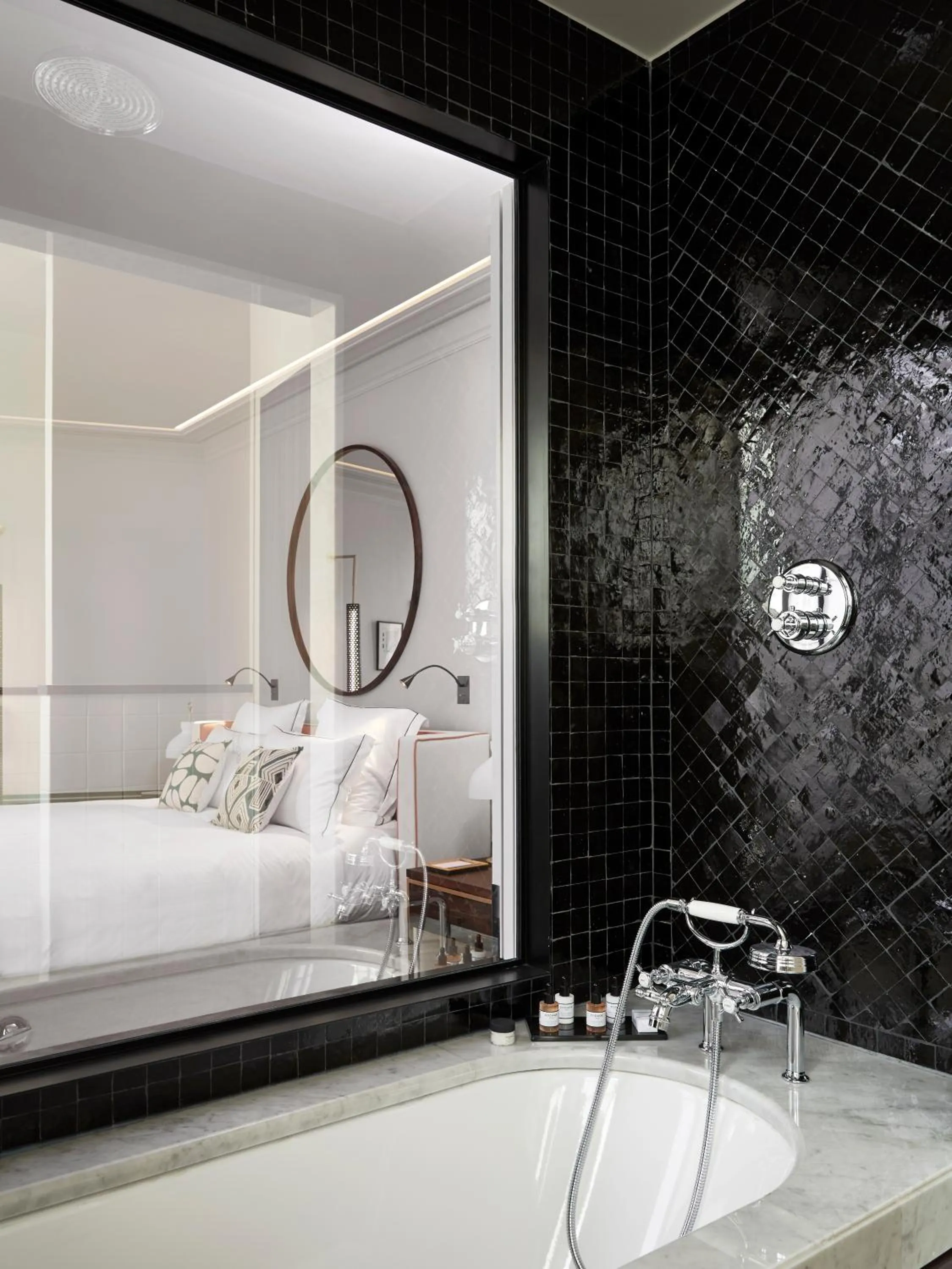 Bathroom, Bed in Le Roch Hotel & Spa