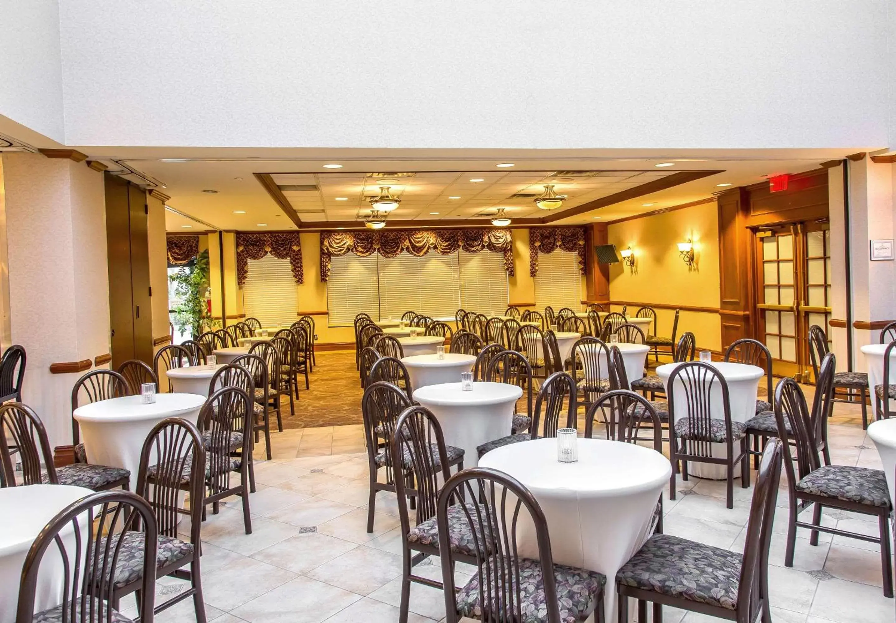 Restaurant/Places to Eat in Clarion Hotel & Conference Center Toms River