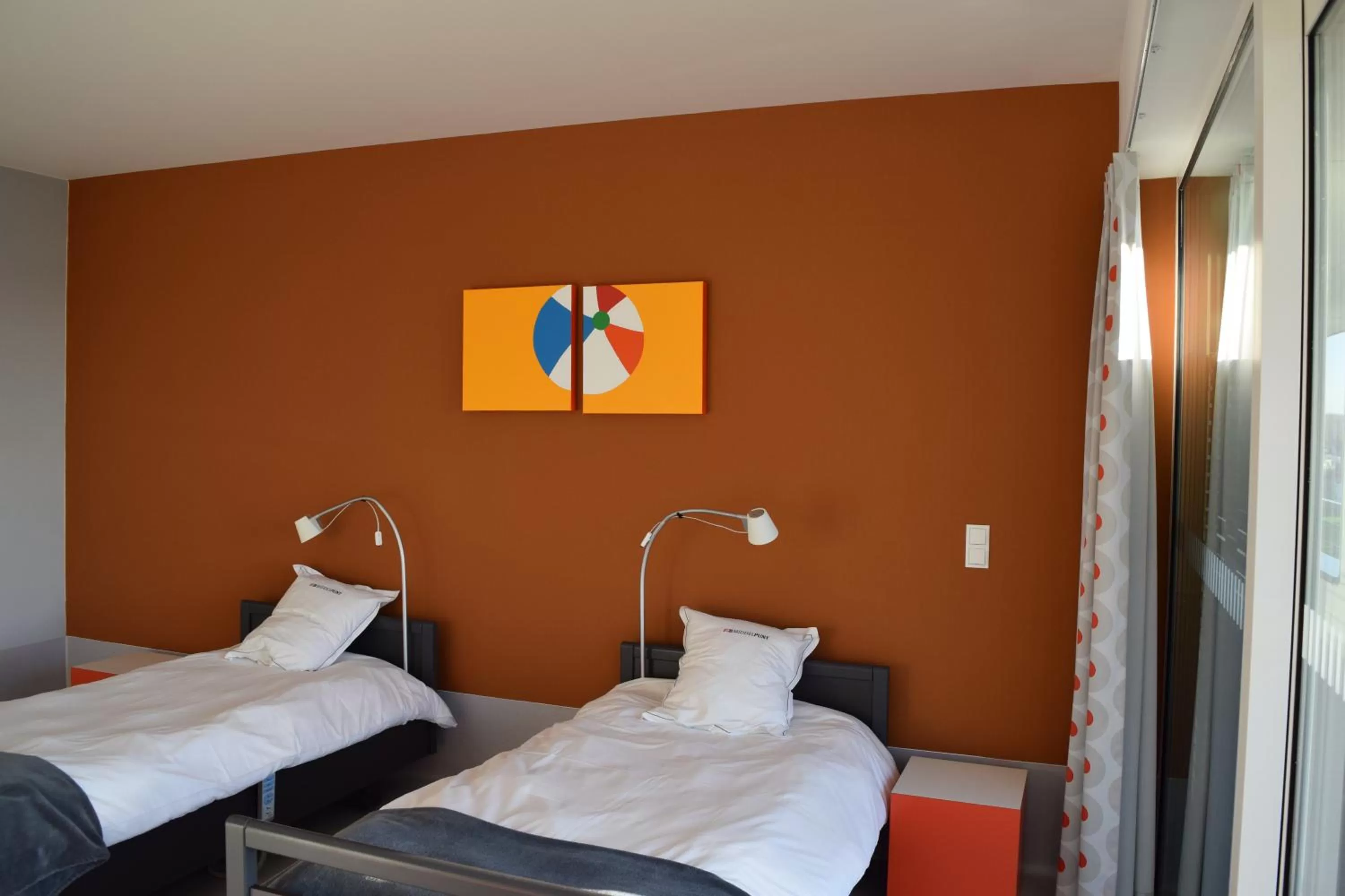 Bedroom, Bed in Hotel Middelpunt - Gratis Parking - Ontbijt inbegrepen! Nieuwjaarsbrunch 01 januari