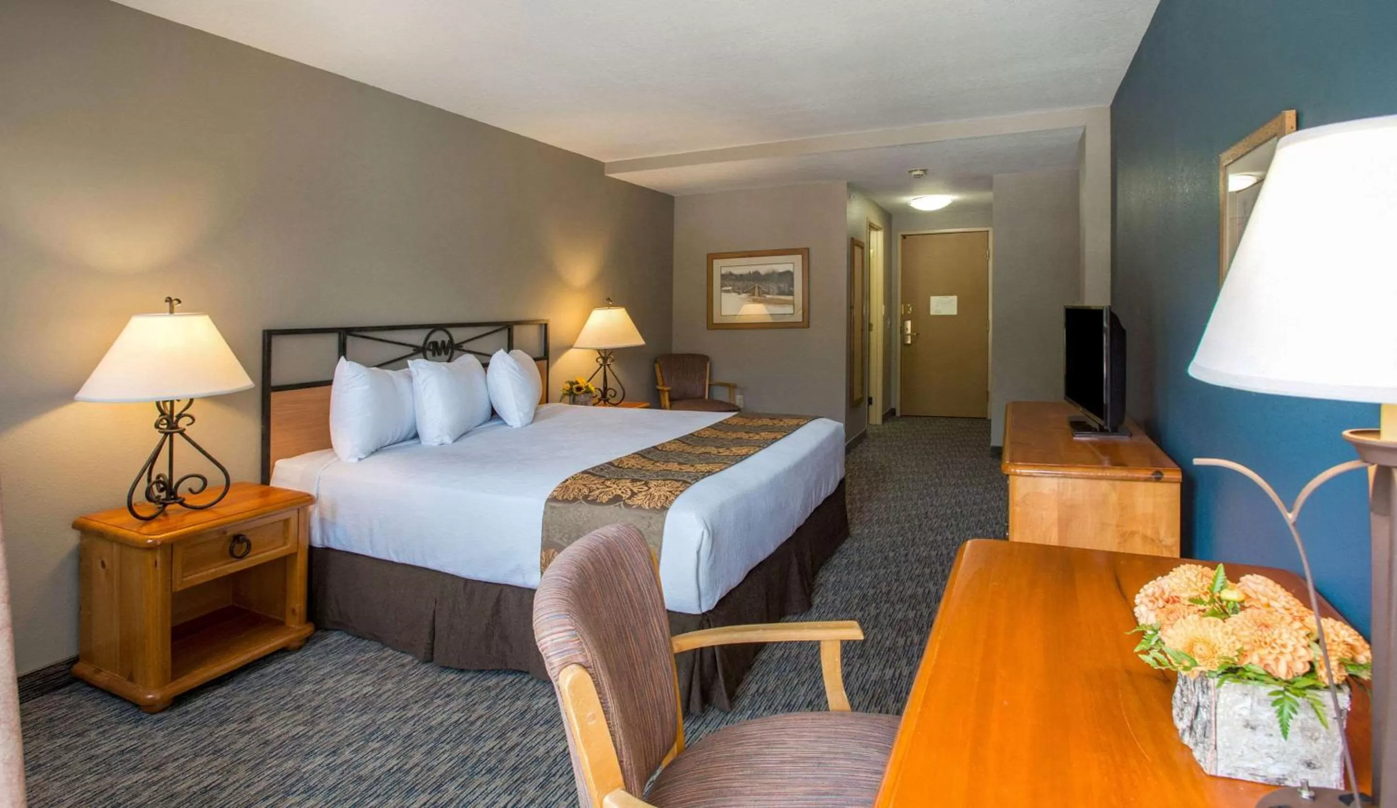 Photo of the whole room, Bed in Winter Park Mountain Lodge