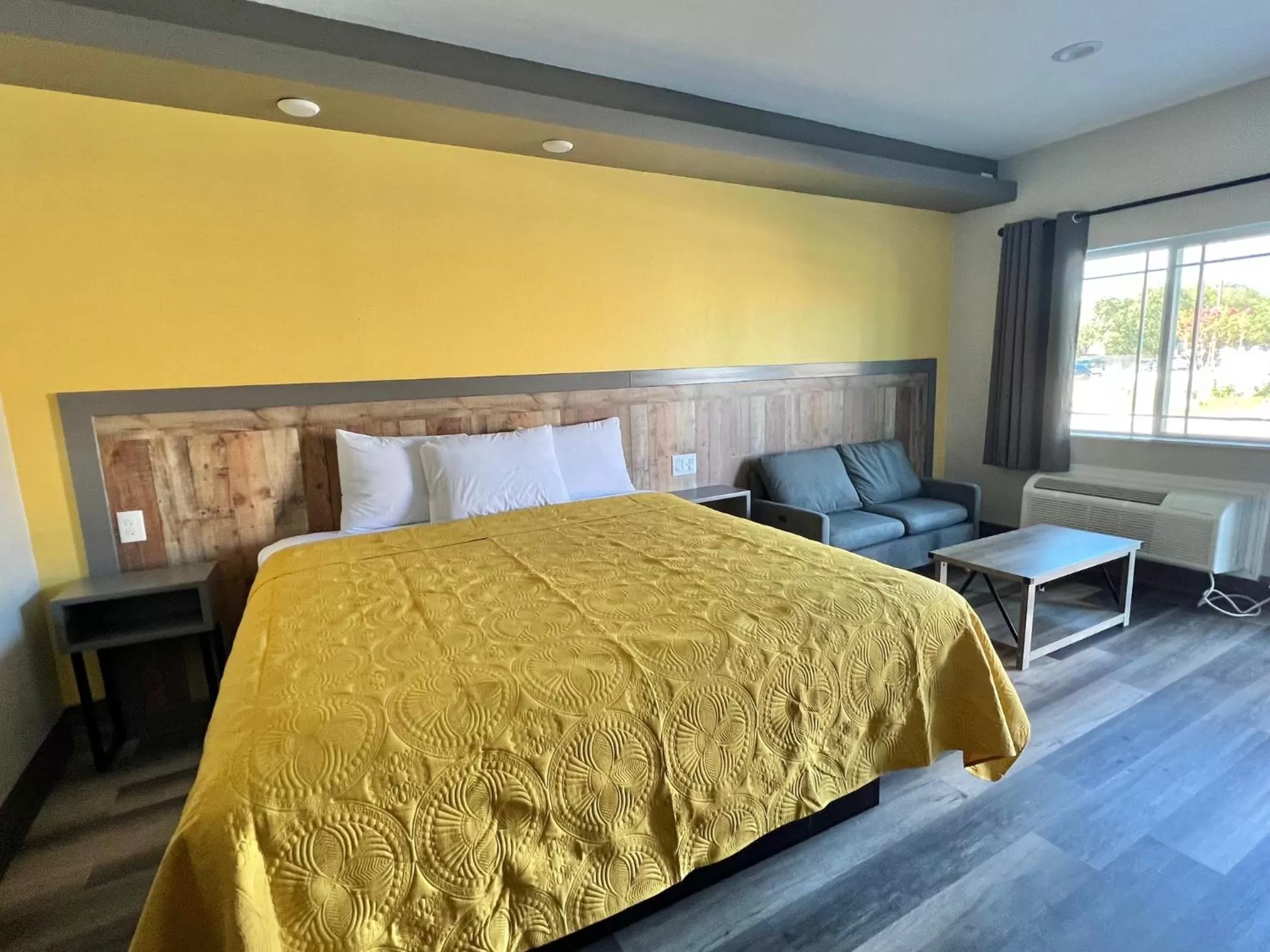 Bedroom, Bed in The Residency Suites