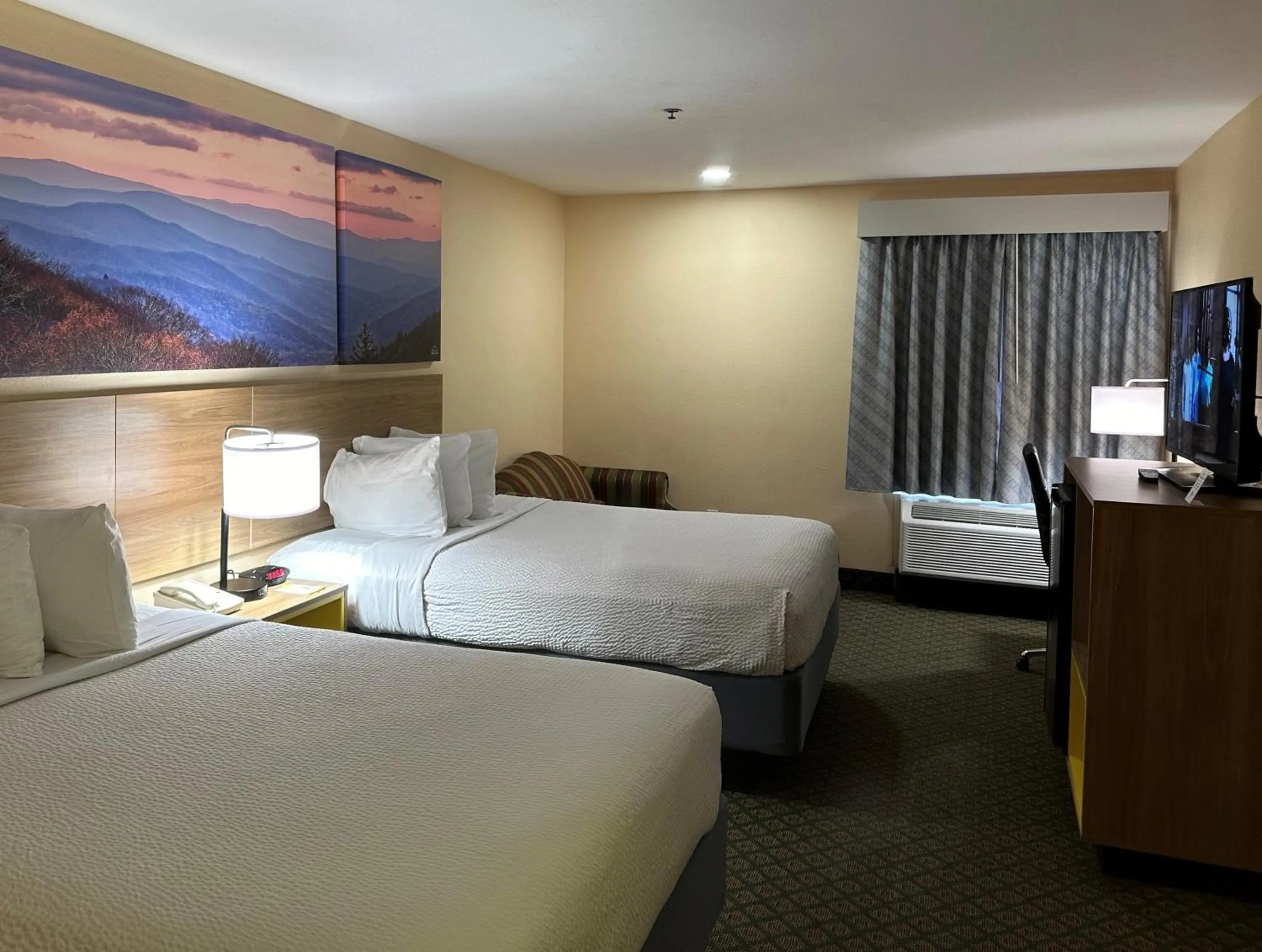 Bedroom, Bed in Days Inn & Suites by Wyndham Eunice