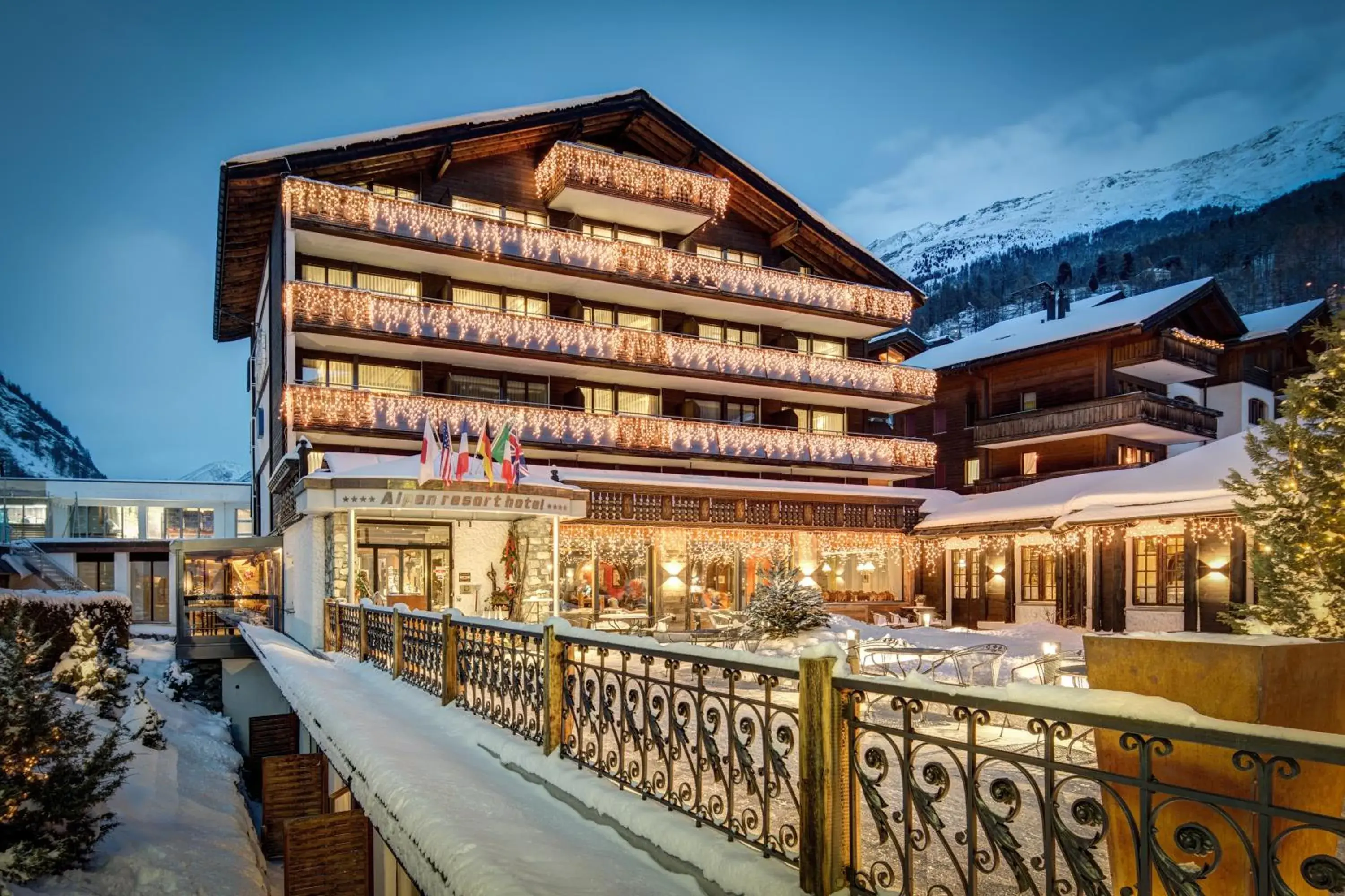 Property building, Winter in Zermatt Budget Rooms