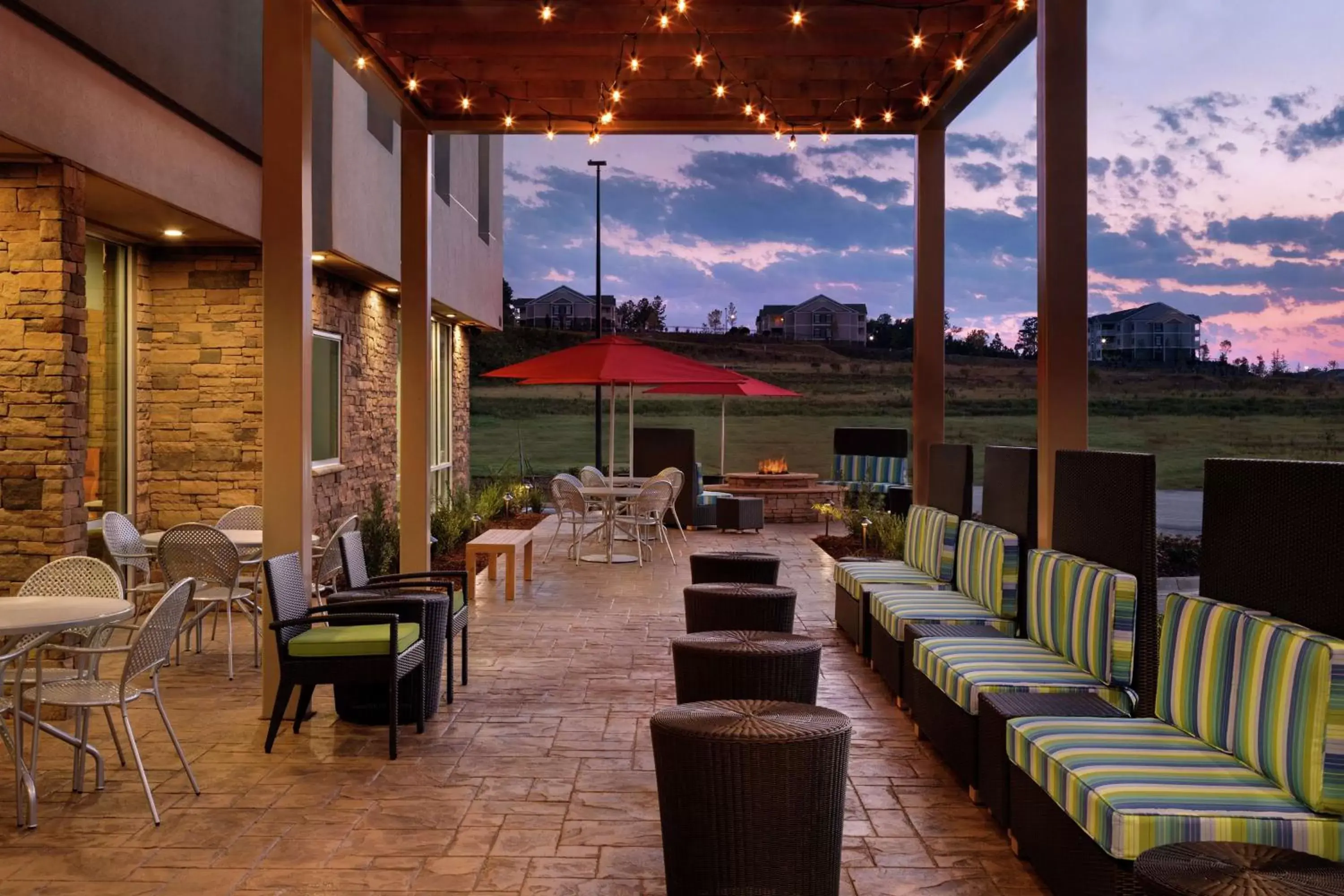 Inner courtyard view, Restaurant/Places to Eat in Home2 Suites by Hilton Grovetown Augusta Area