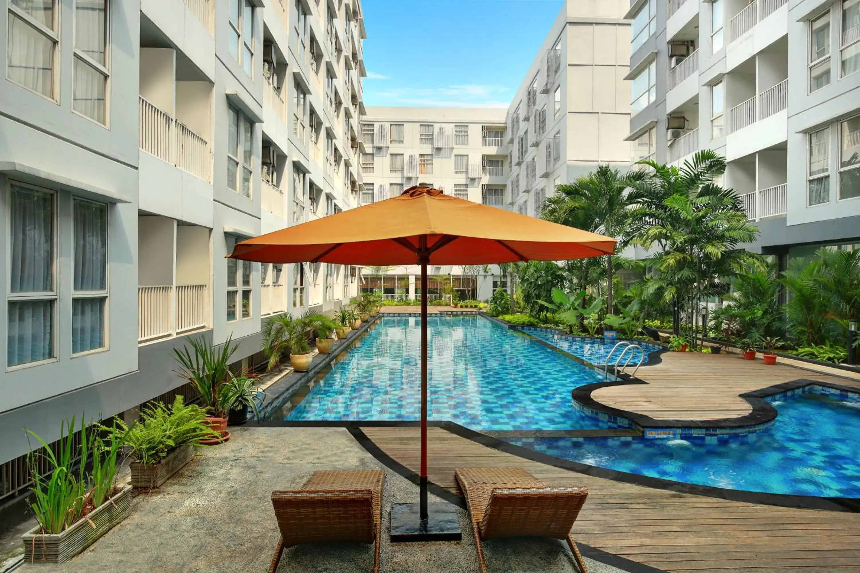 Swimming pool in Puspamaya Airport Hotel