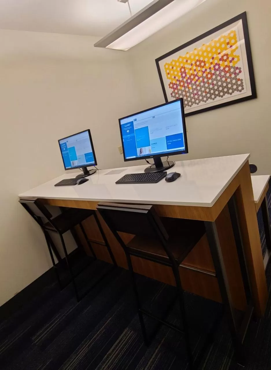 Business facilities in Holiday Inn Express Hotel & Suites Sheldon by IHG