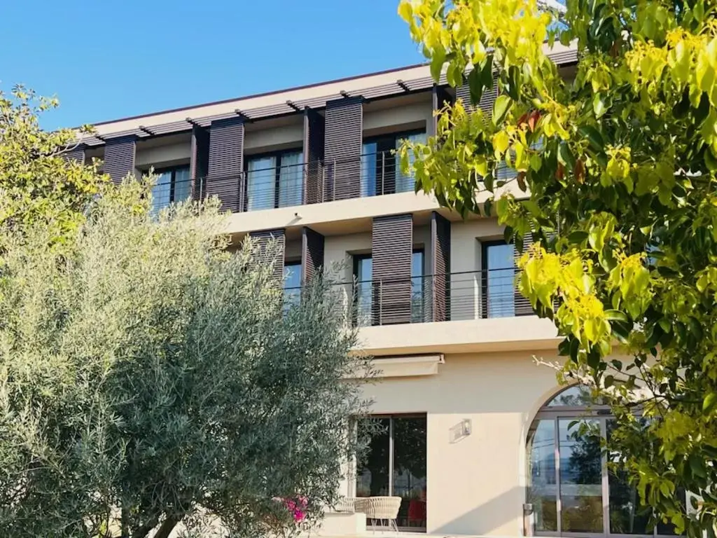 Facade/entrance, Property Building in Hôtel Spa Restaurant La Madrague