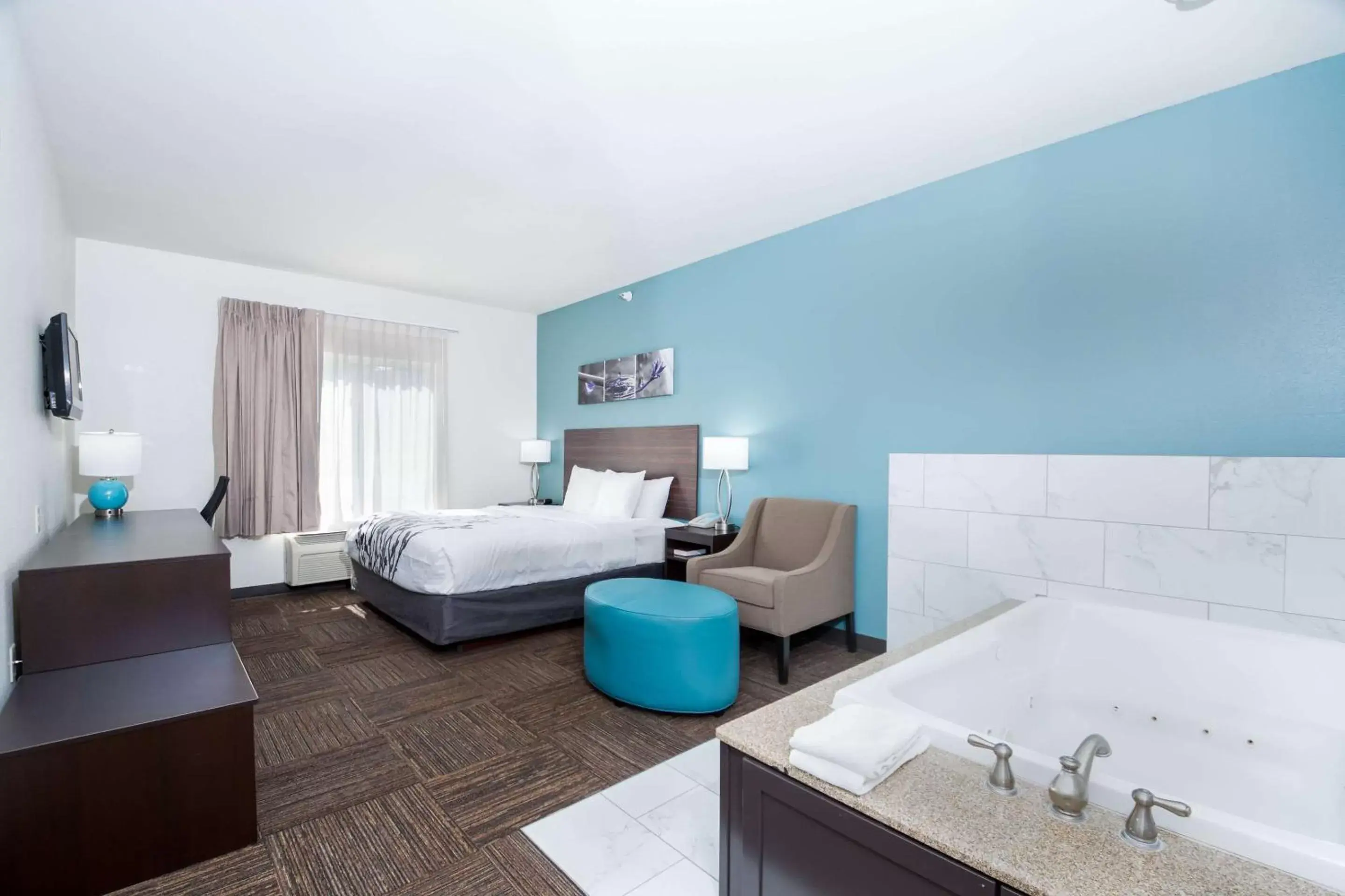 Photo of the whole room in Sleep Inn & Suites Washington near Peoria