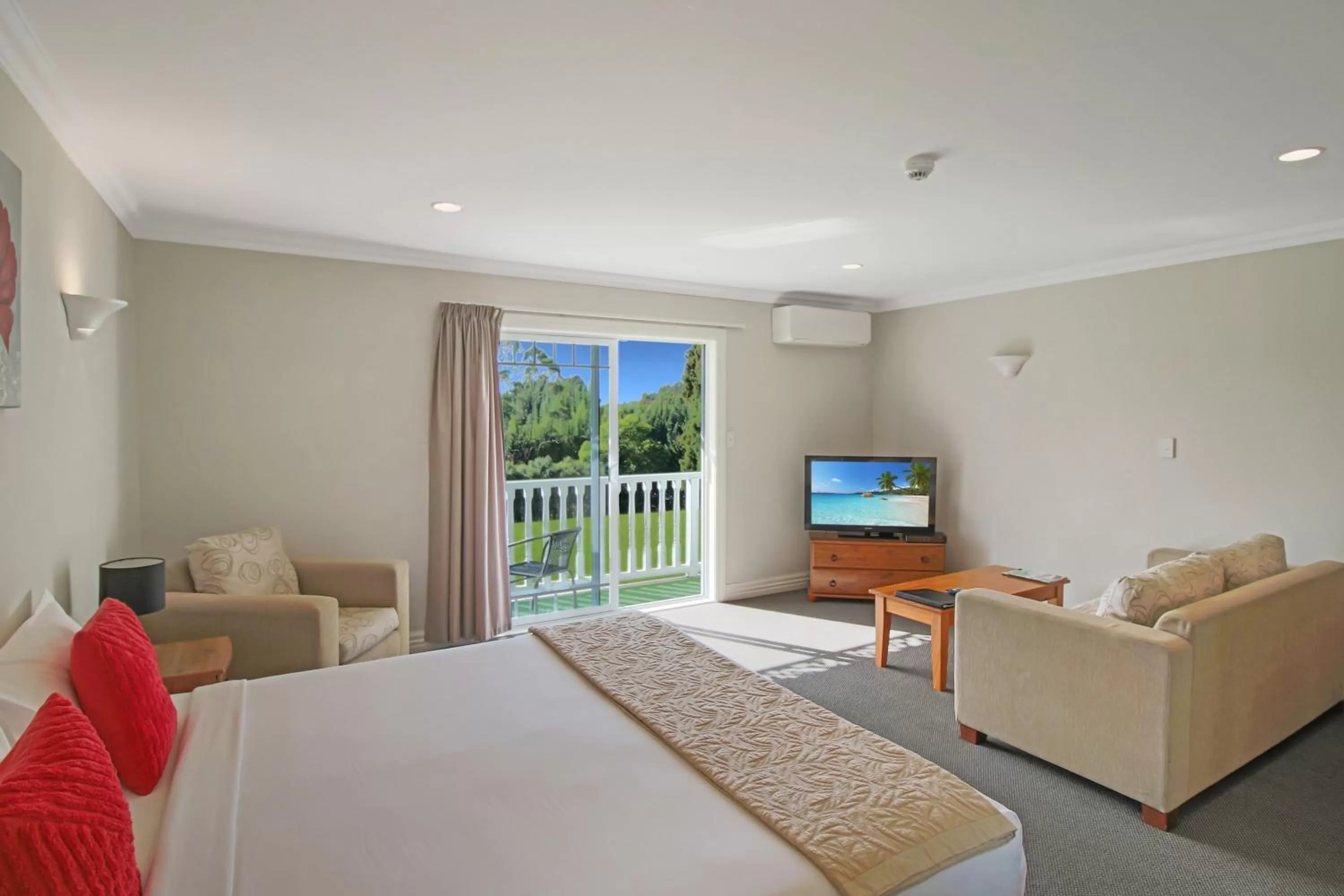 Bed in Kerikeri Park Lodge