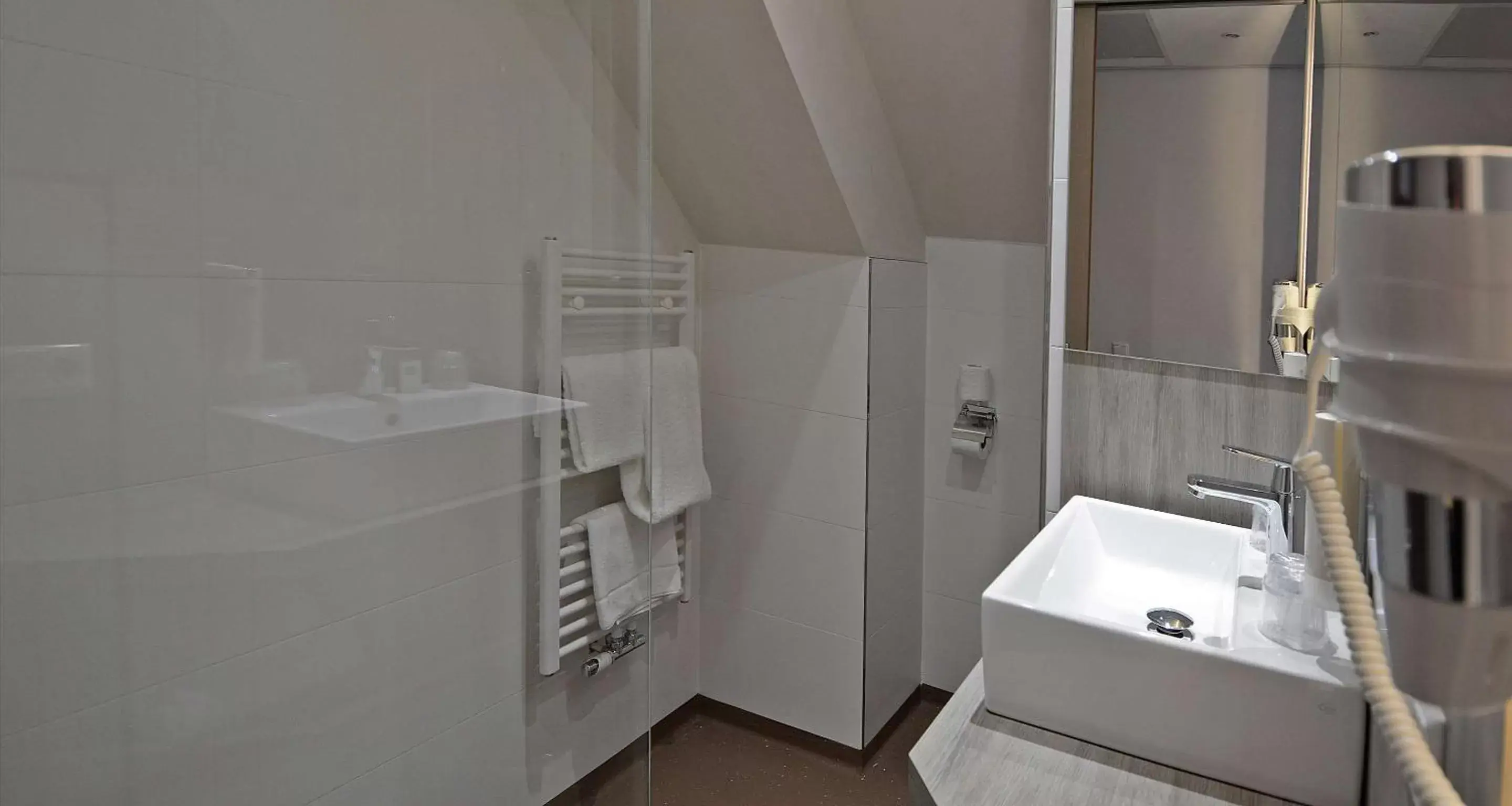 Photo of the whole room, Bathroom in Best Western City Hotel Woerden