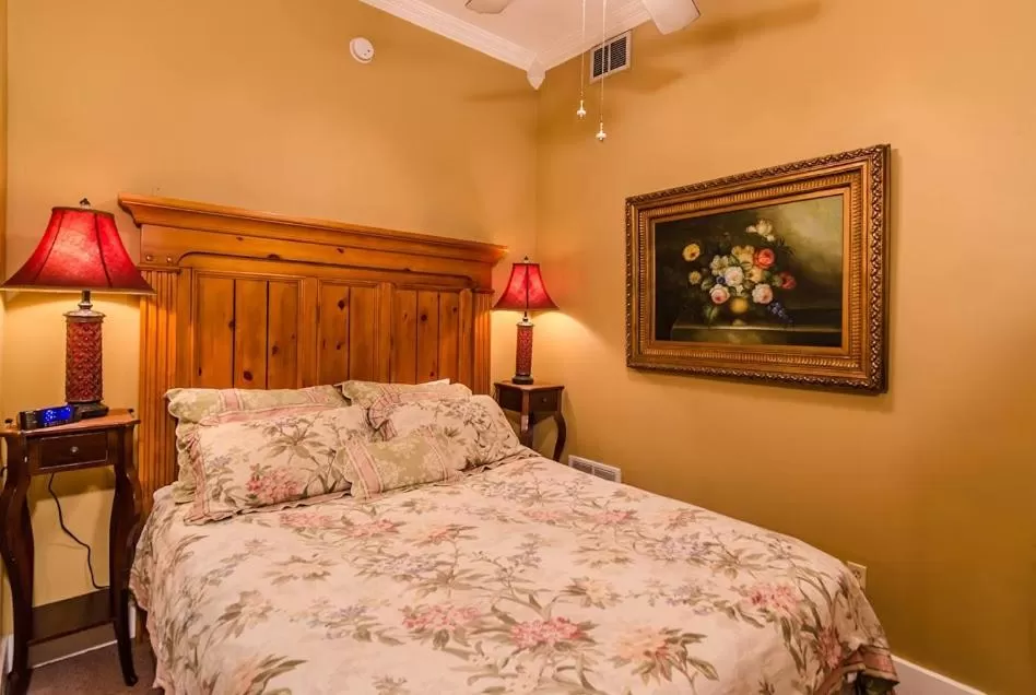 Bed in Casablanca Inn on the Bay