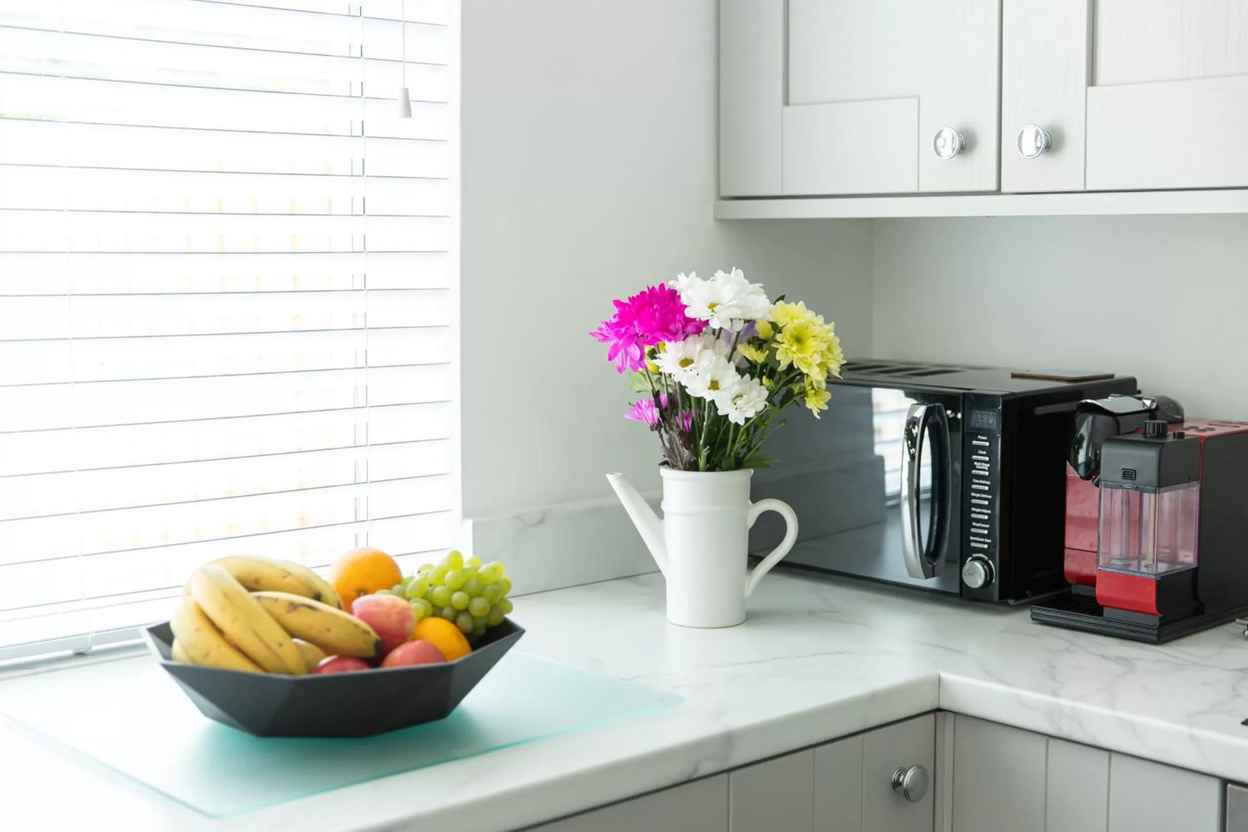 Kitchen or kitchenette, Kitchen/Kitchenette in Entire family home , large rear garden and free parking