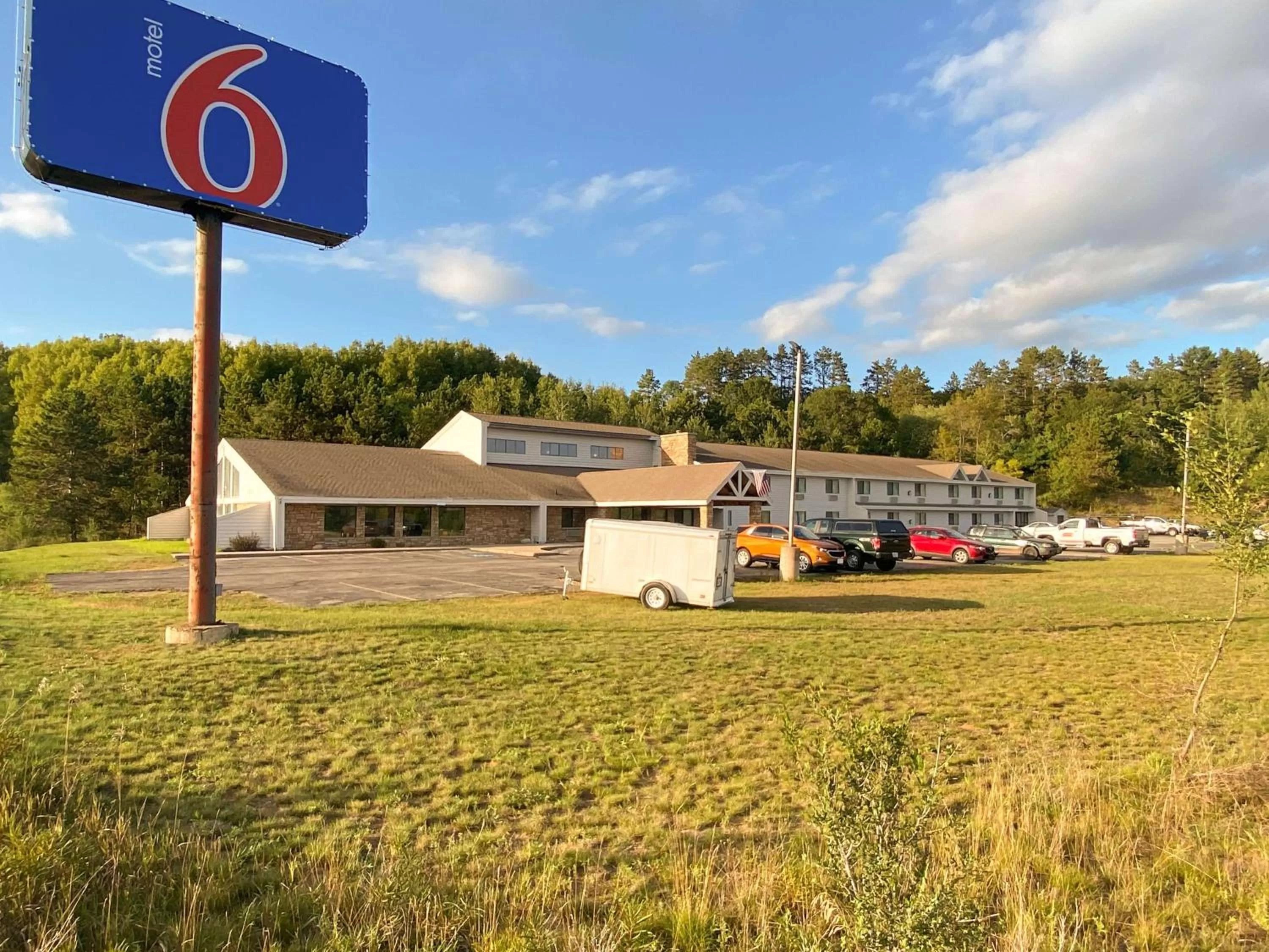 Property building in Motel 6 Norway MI