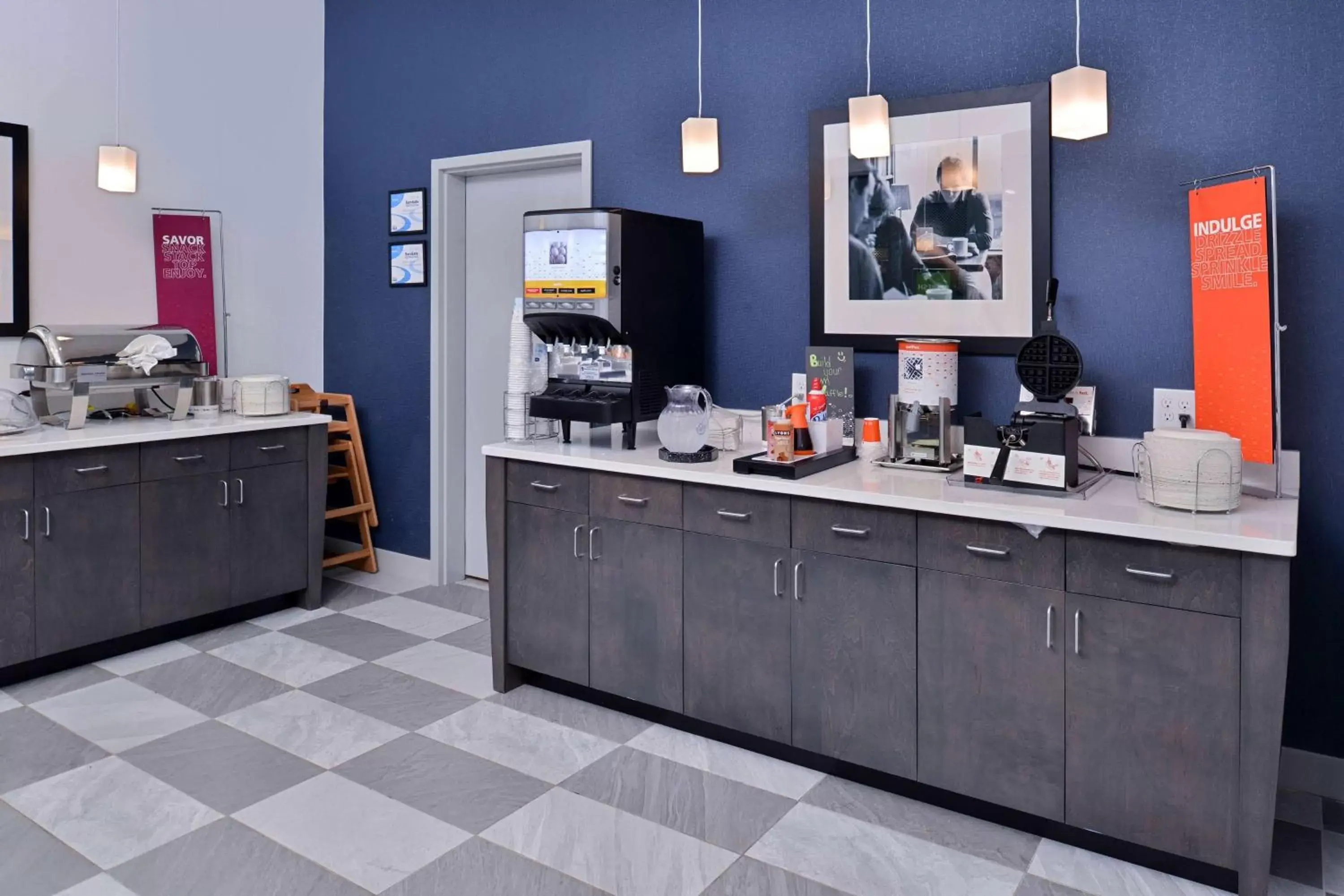 Dining area, Kitchen/Kitchenette in Hampton Inn & Suites Shelby, North Carolina