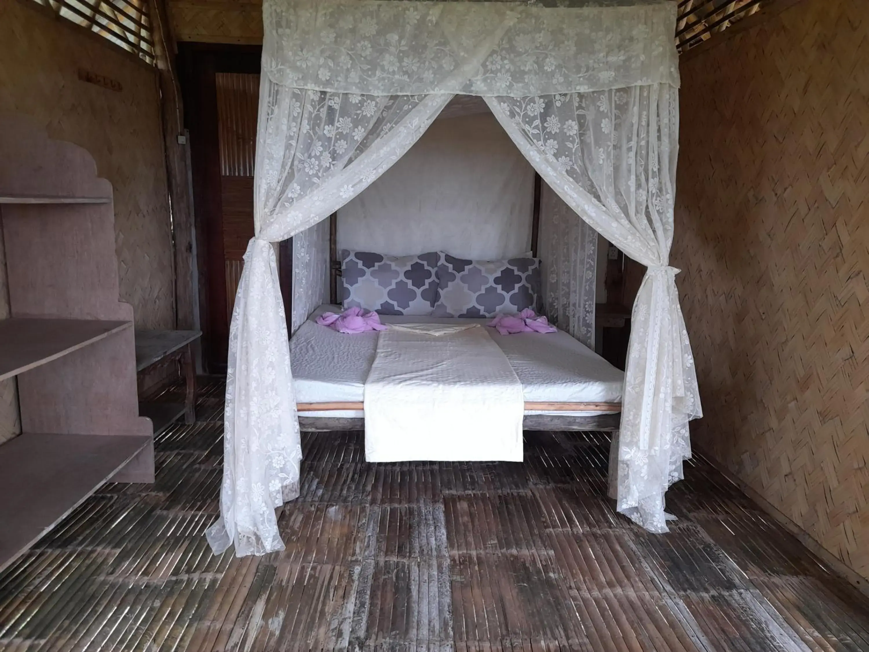 Bed in Erlittop Garden Eco Lodge