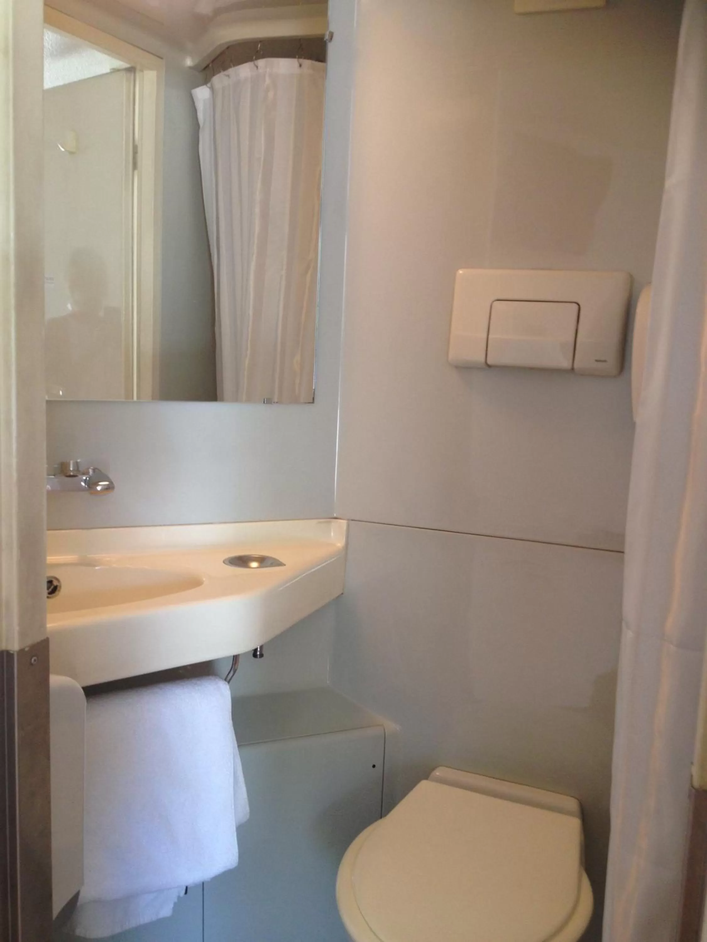 Bathroom in Premiere Classe Rodez