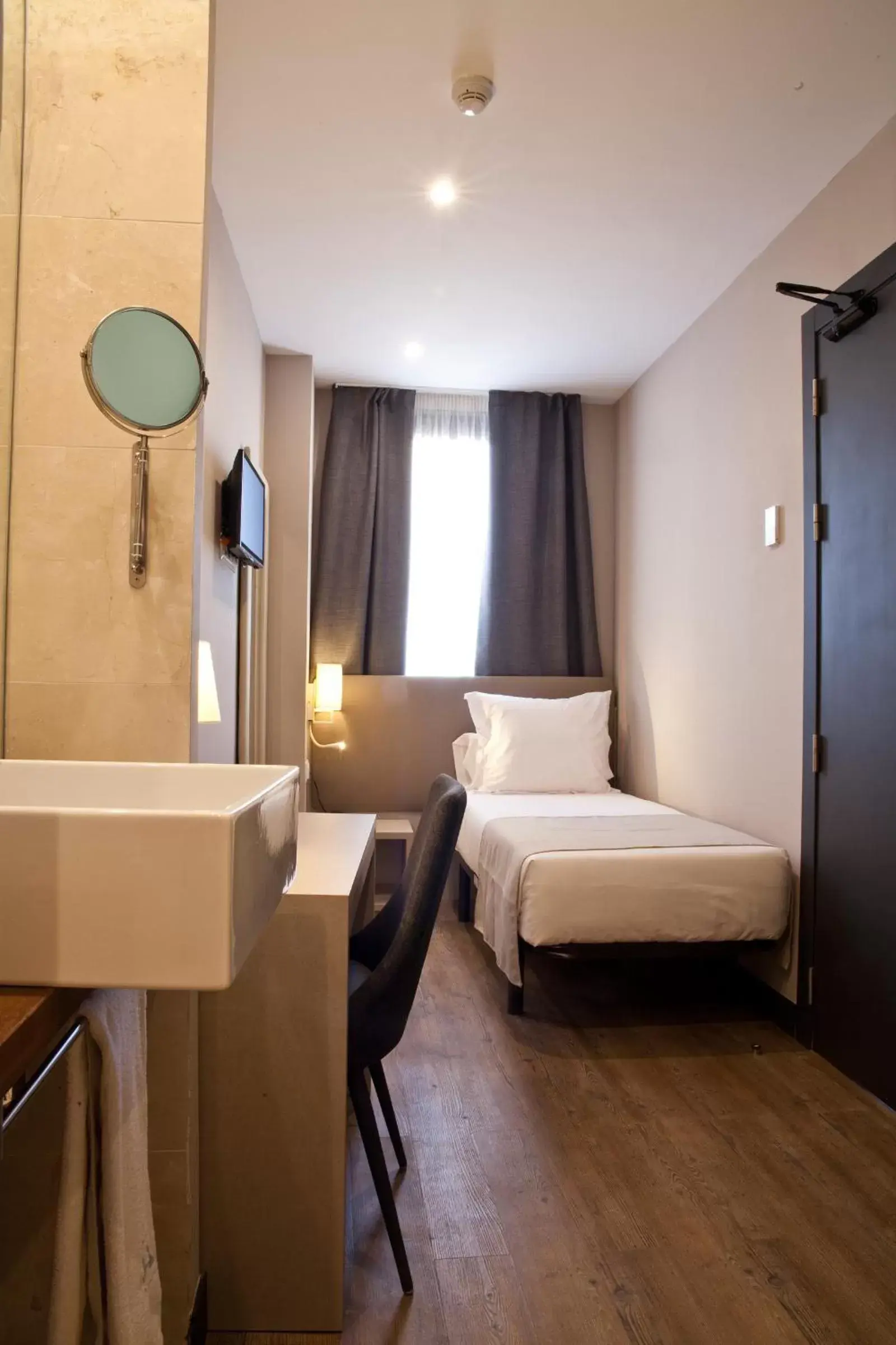 Bedroom in May Ramblas Hotel