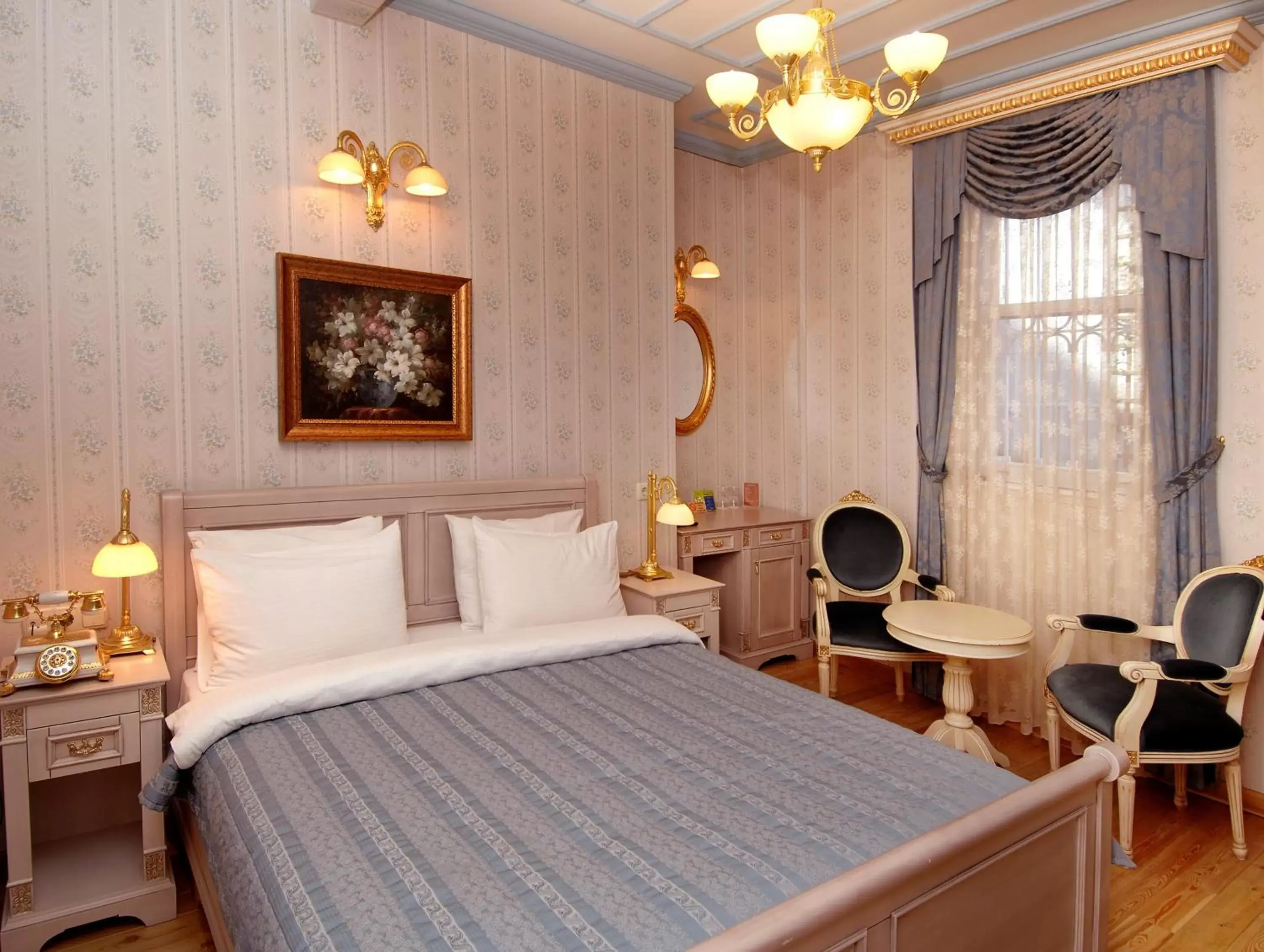 Photo of the whole room, Bed in Darussaade Istanbul Hotel