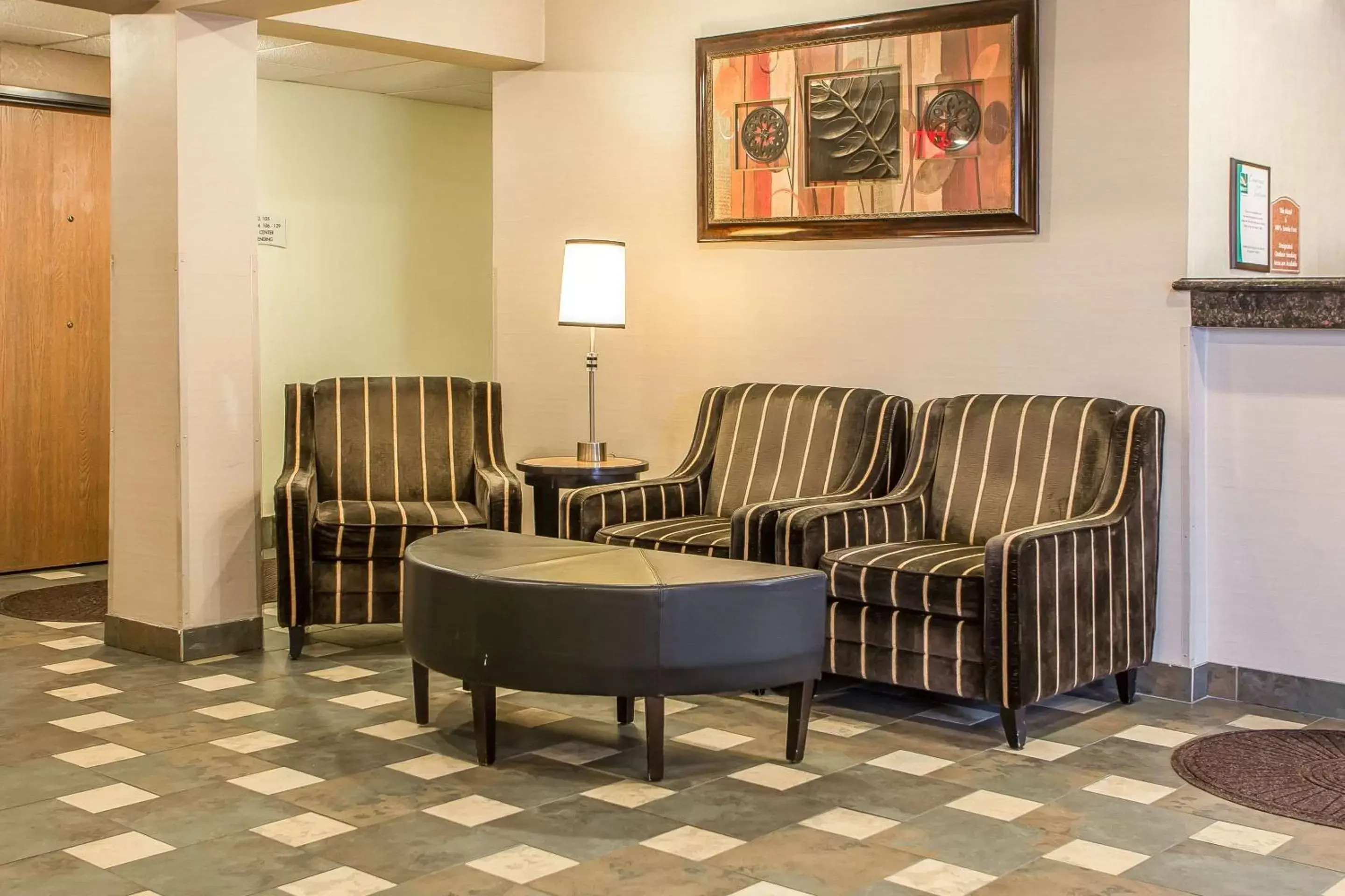 Lobby or reception, Seating Area in Quality Inn & Suites Marinette