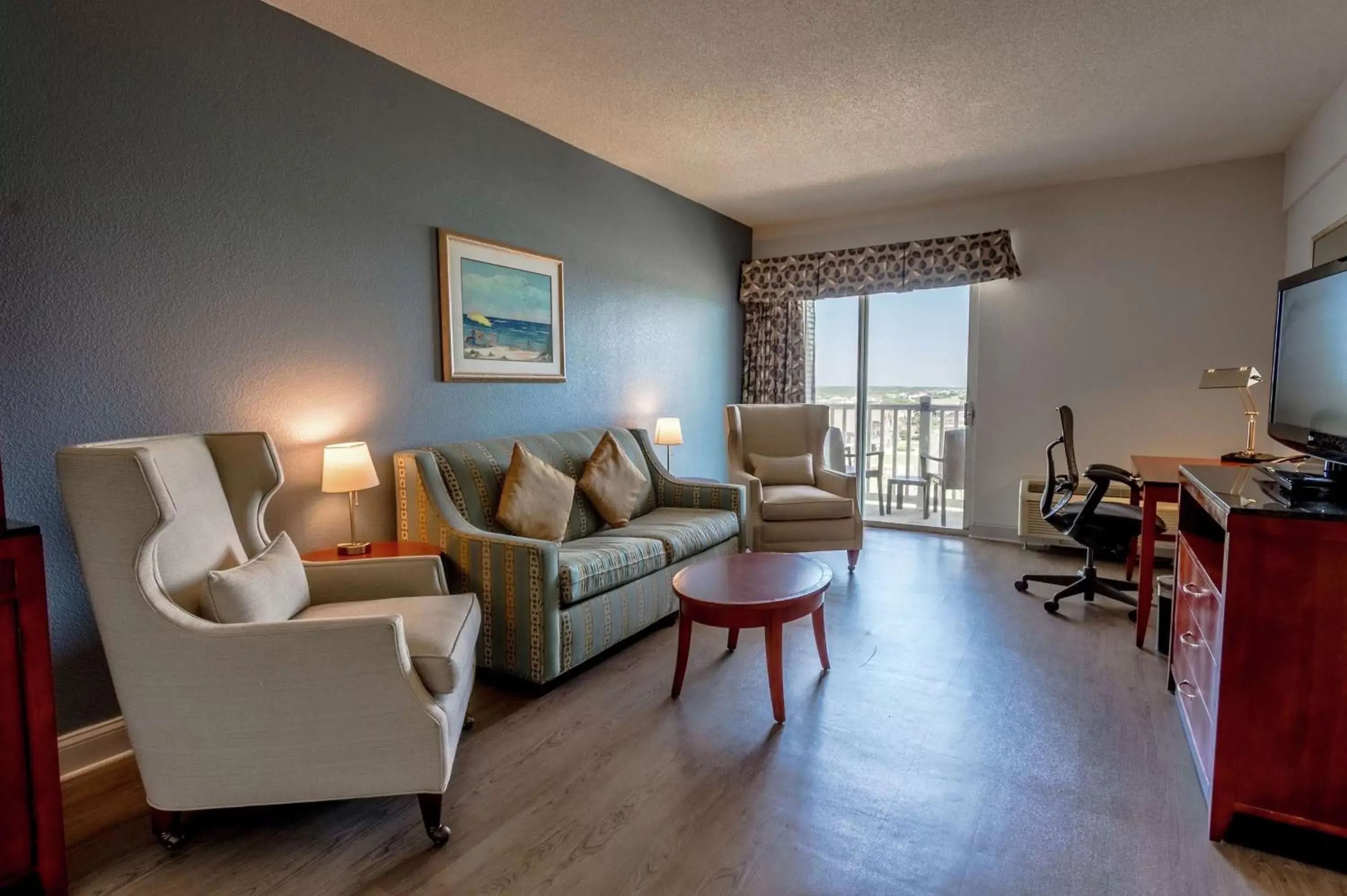Bedroom, Seating Area in Hilton Garden Inn Outer Banks/Kitty Hawk