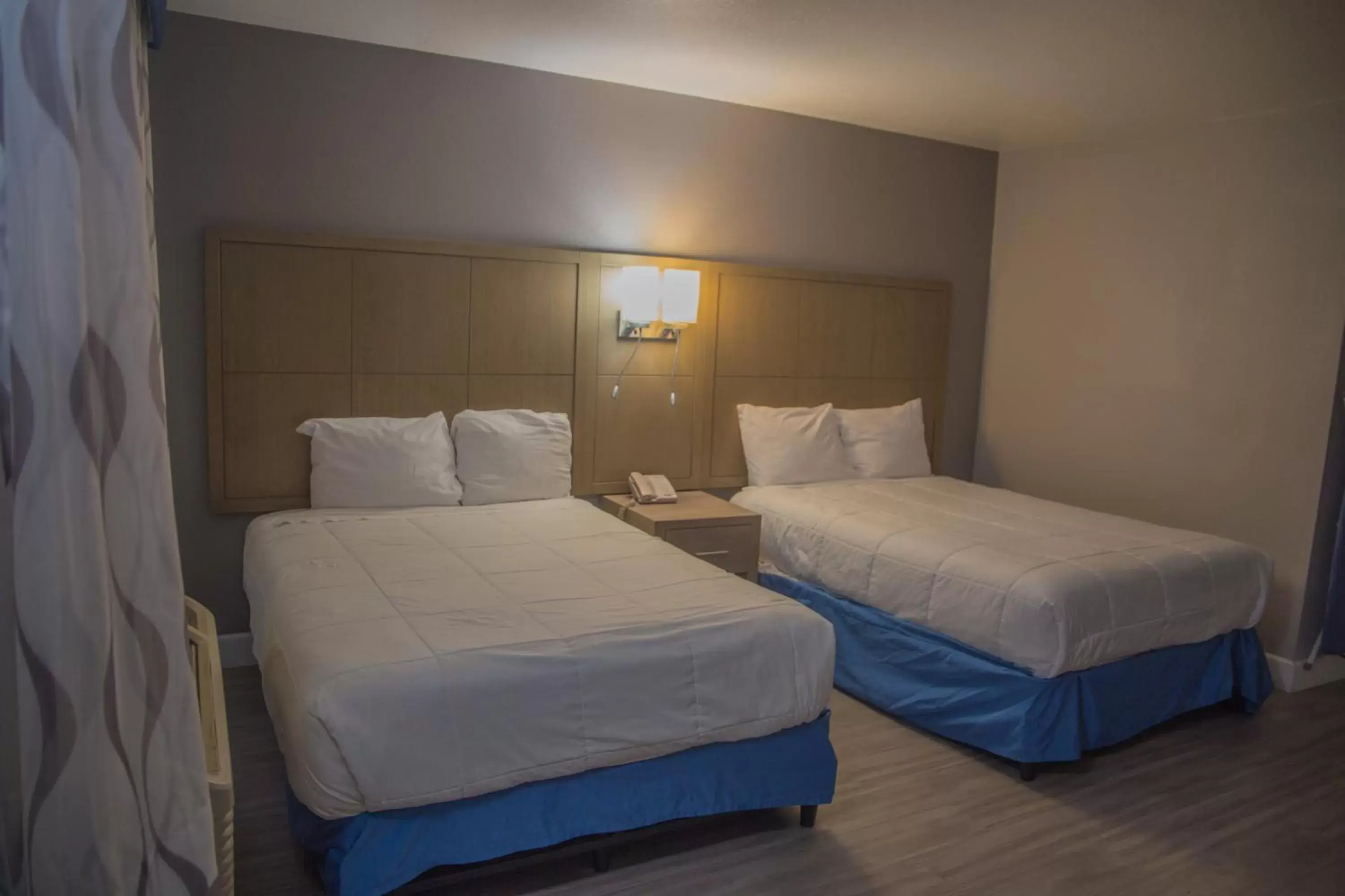 Bed in Days Inn by Wyndham Redwood City