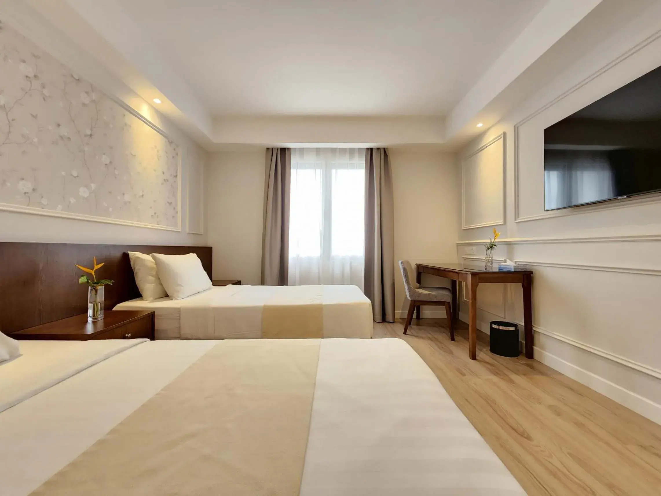 View (from property/room), Bed in The Palace Hotel Kota Kinabalu View (from property/room), Bed in The Palace Hotel Kota Kinabalu