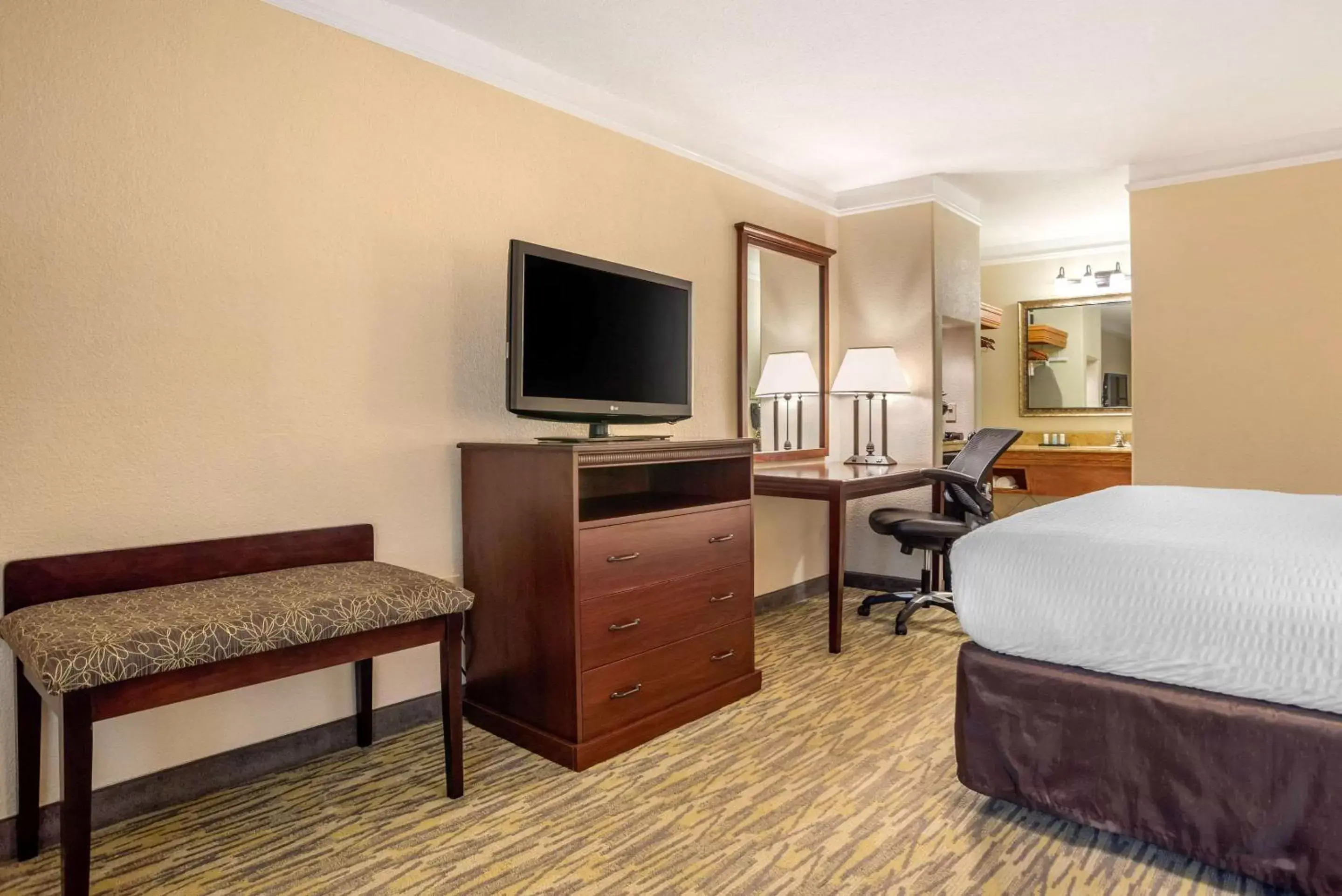 Photo of the whole room, Bed in Clarion Inn Conference Center Photo of the whole room, Bed in Clarion Inn Conference Center